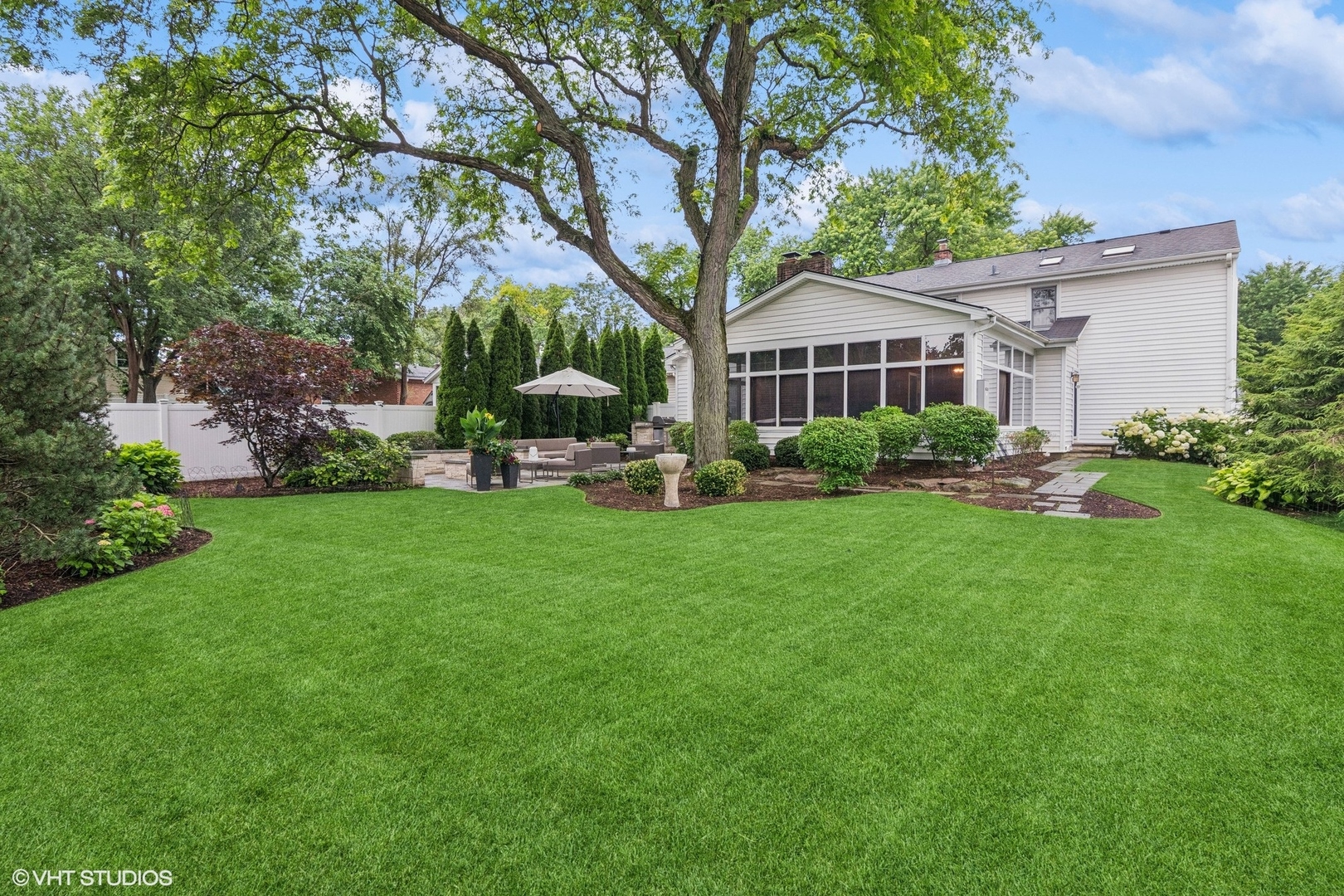 261 Woodstock Avenue, Glen Ellyn, IL 60137