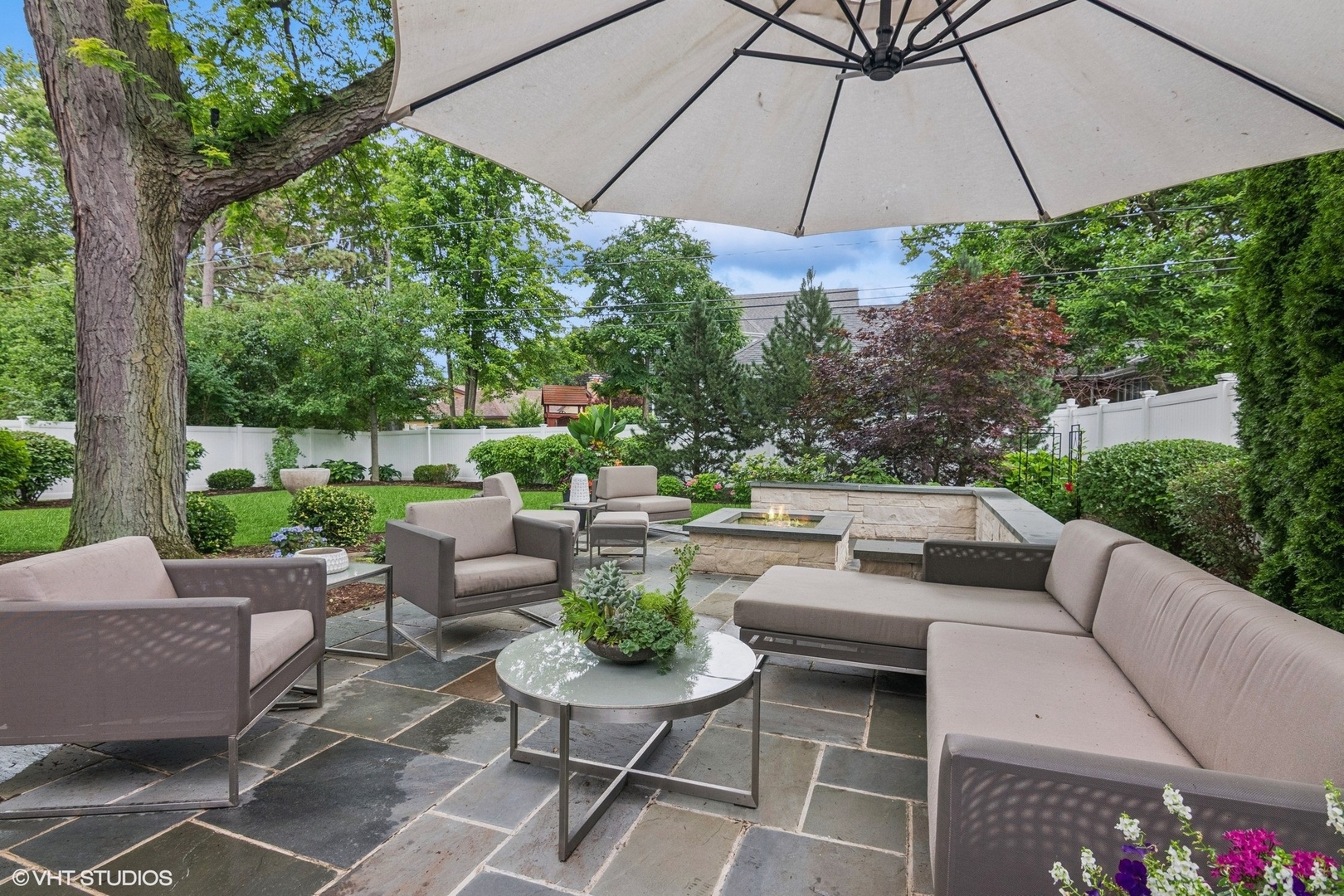261 Woodstock Avenue, Glen Ellyn, IL 60137