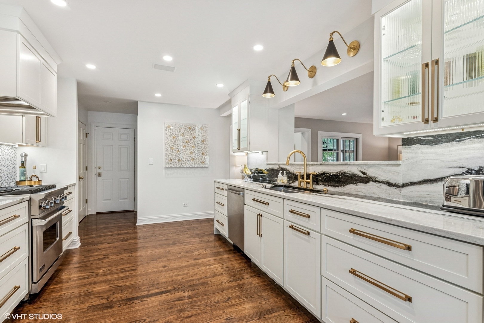 261 Woodstock Avenue, Glen Ellyn, IL 60137
