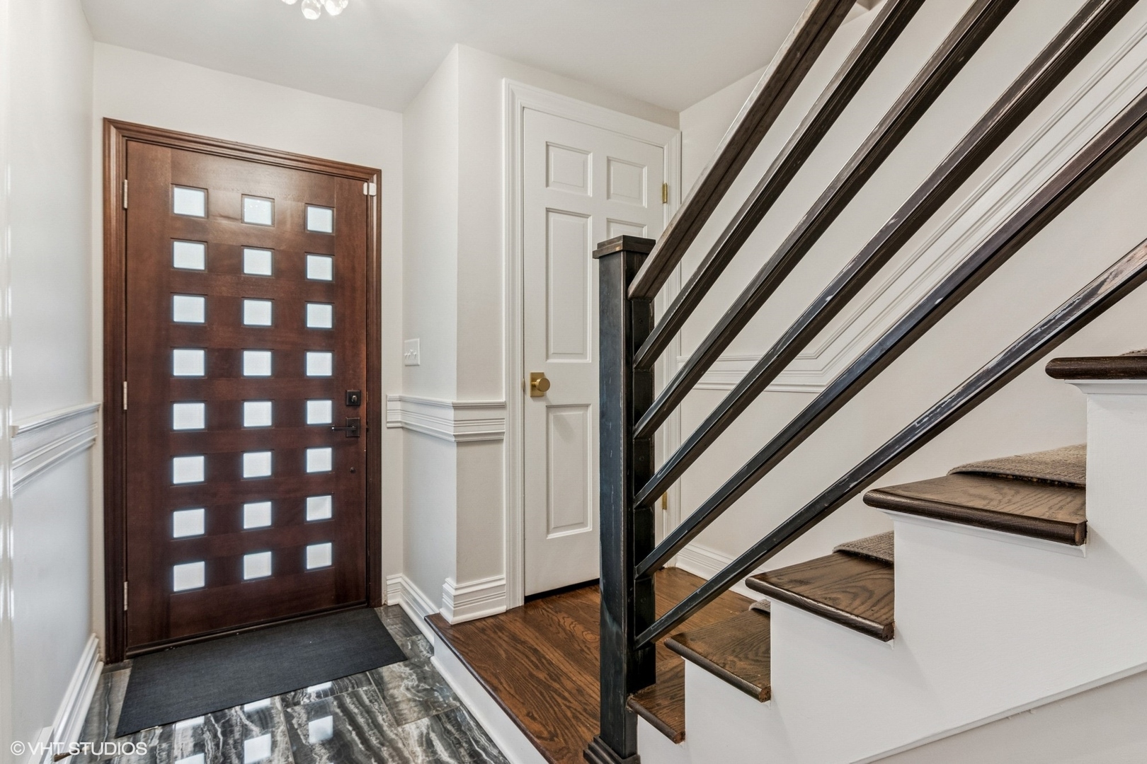 261 Woodstock Avenue, Glen Ellyn, IL 60137