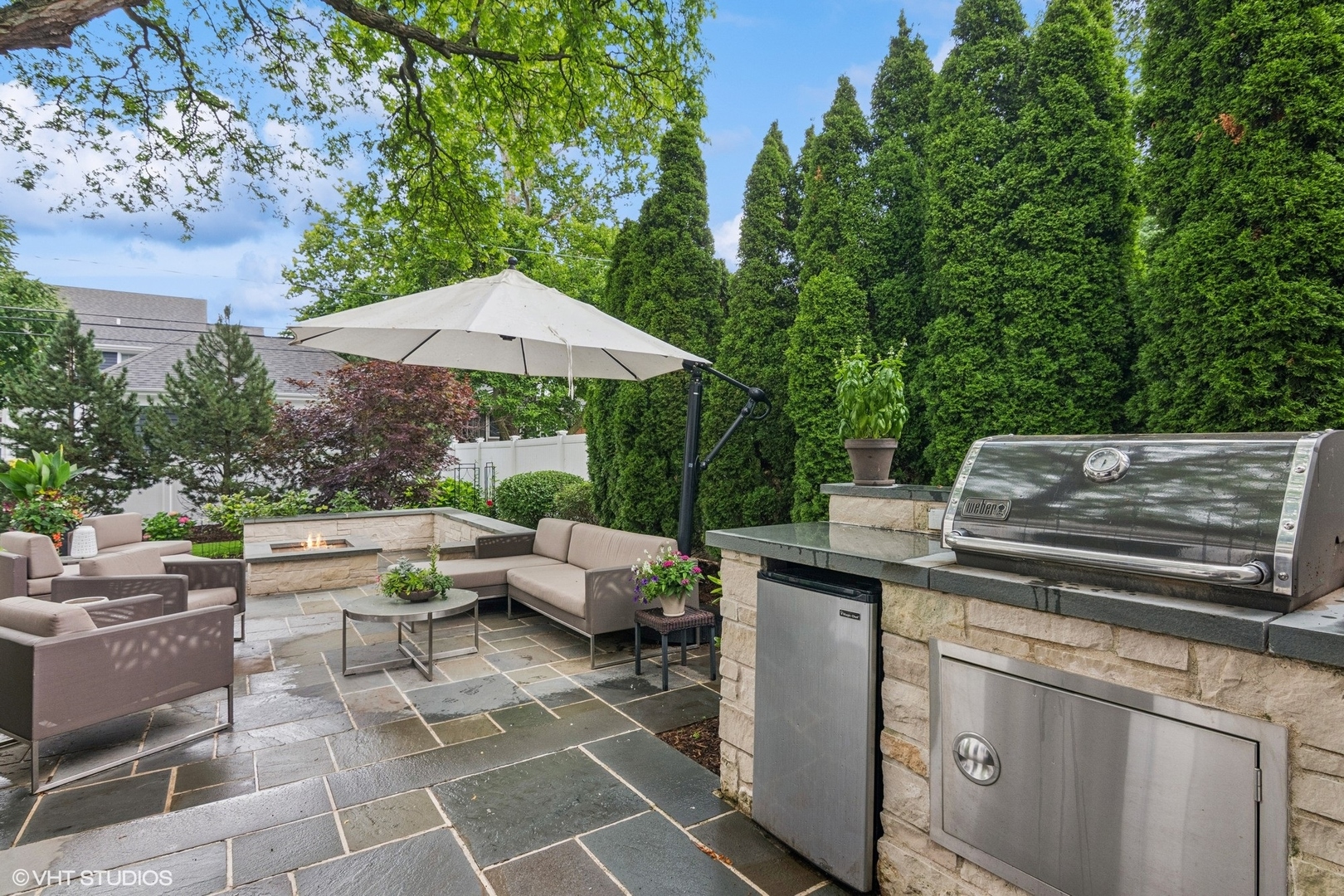 261 Woodstock Avenue, Glen Ellyn, IL 60137