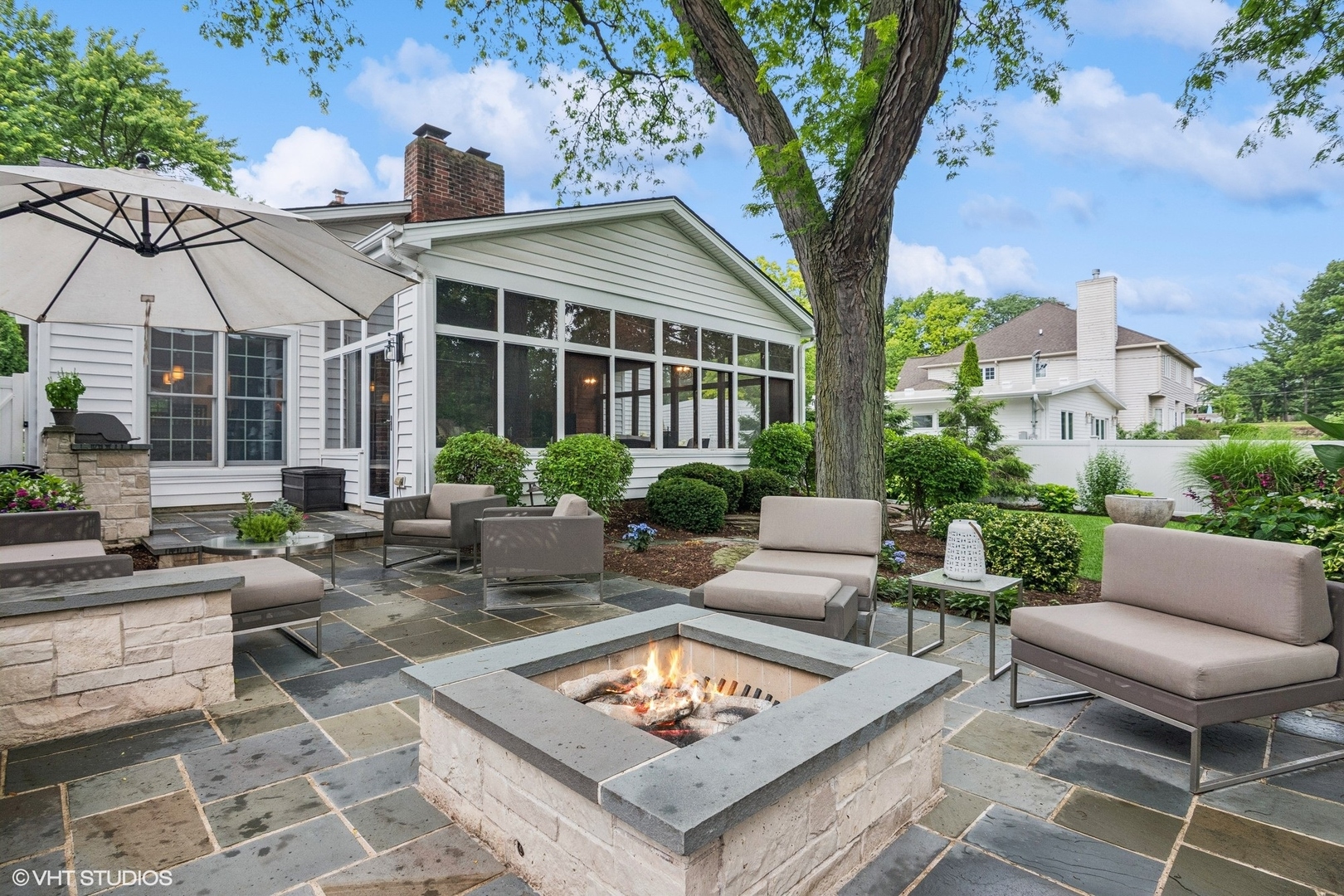 261 Woodstock Avenue, Glen Ellyn, IL 60137