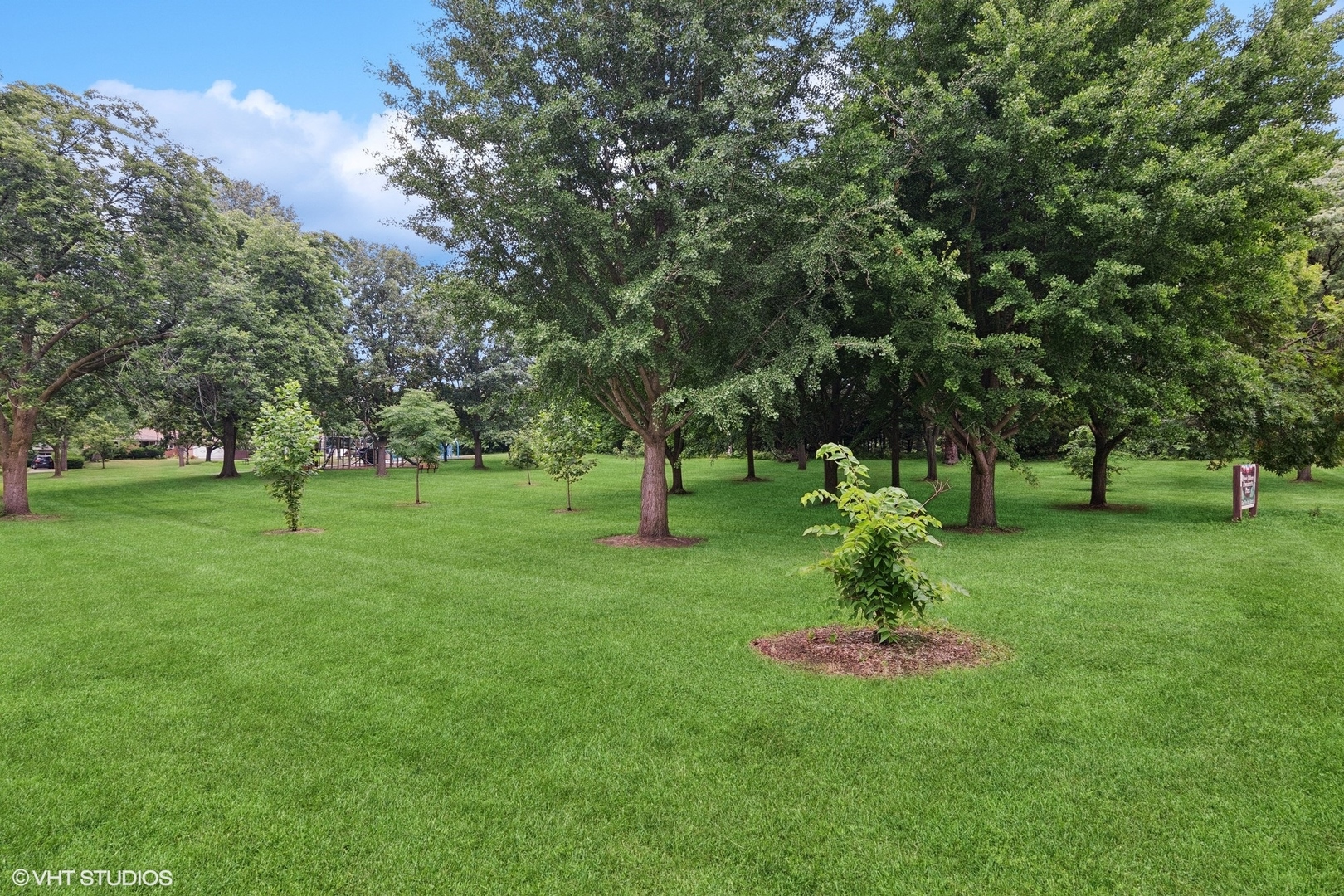 261 Woodstock Avenue, Glen Ellyn, IL 60137