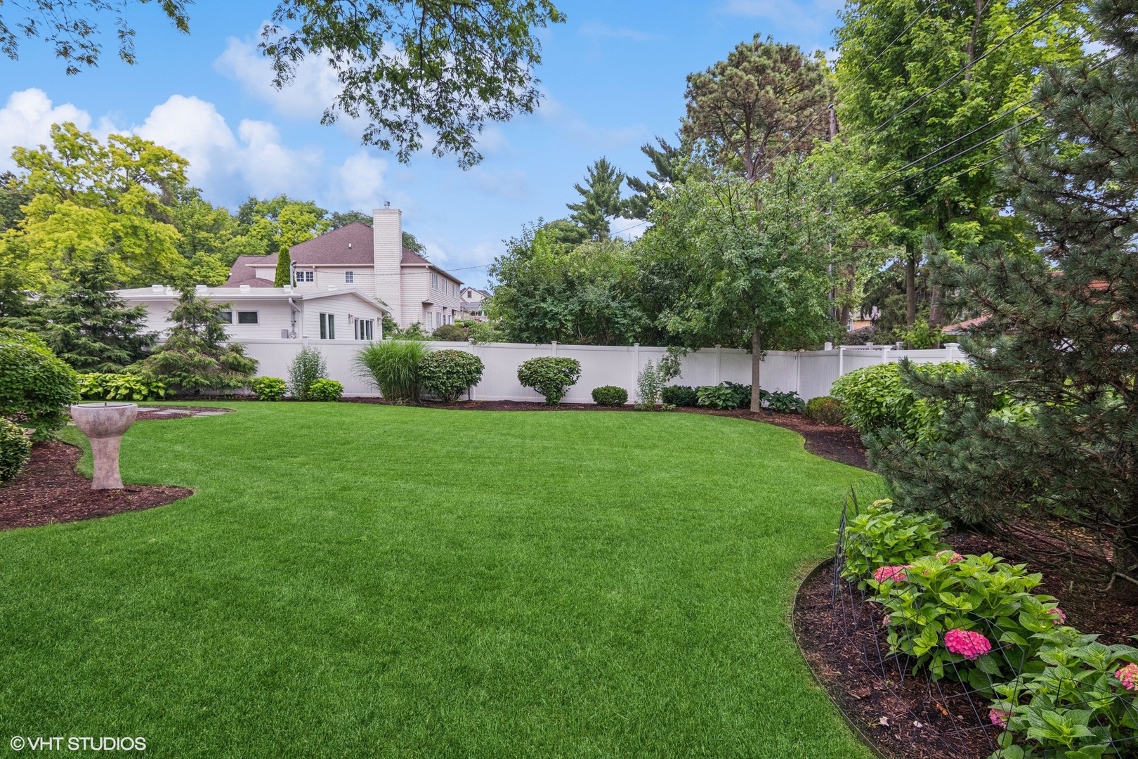 261 Woodstock Avenue, Glen Ellyn, IL 60137