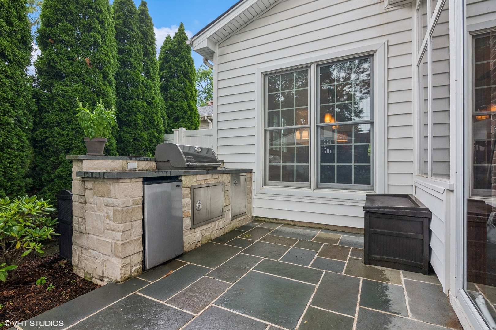 261 Woodstock Avenue, Glen Ellyn, IL 60137