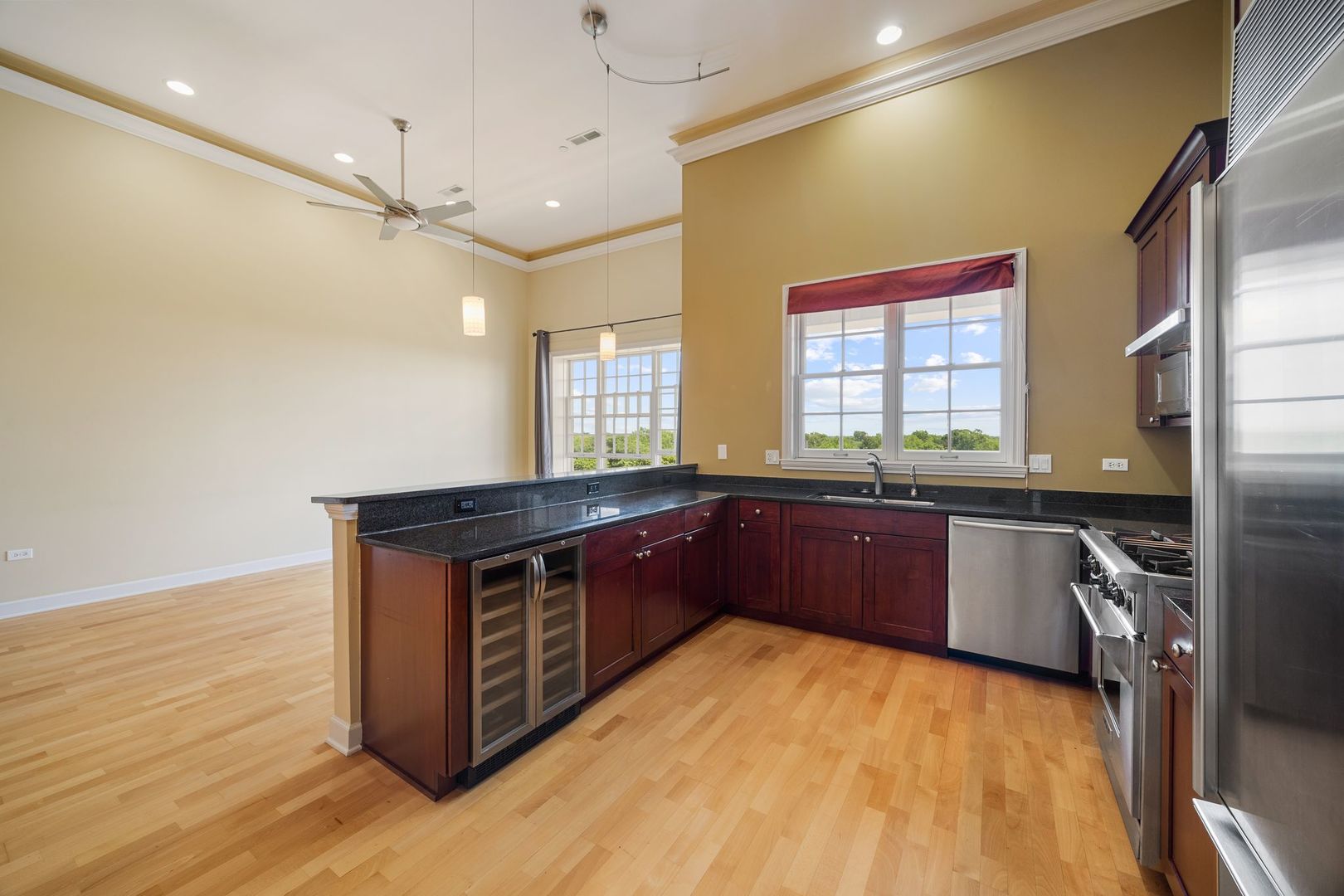 50 N Plum Grove Road #703E, Palatine, IL 60067