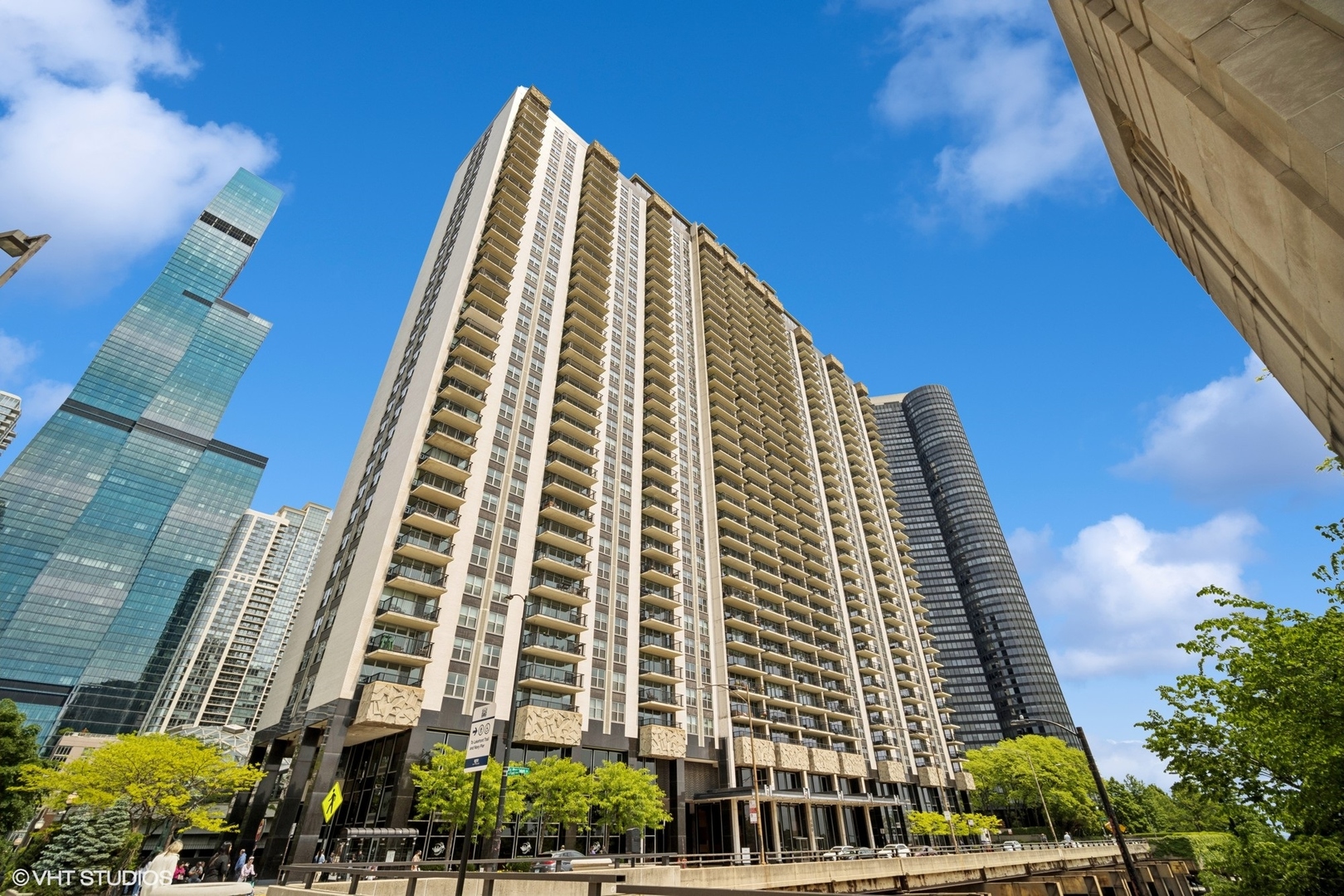 400 E Randolph Street #826, Chicago, IL 60601
