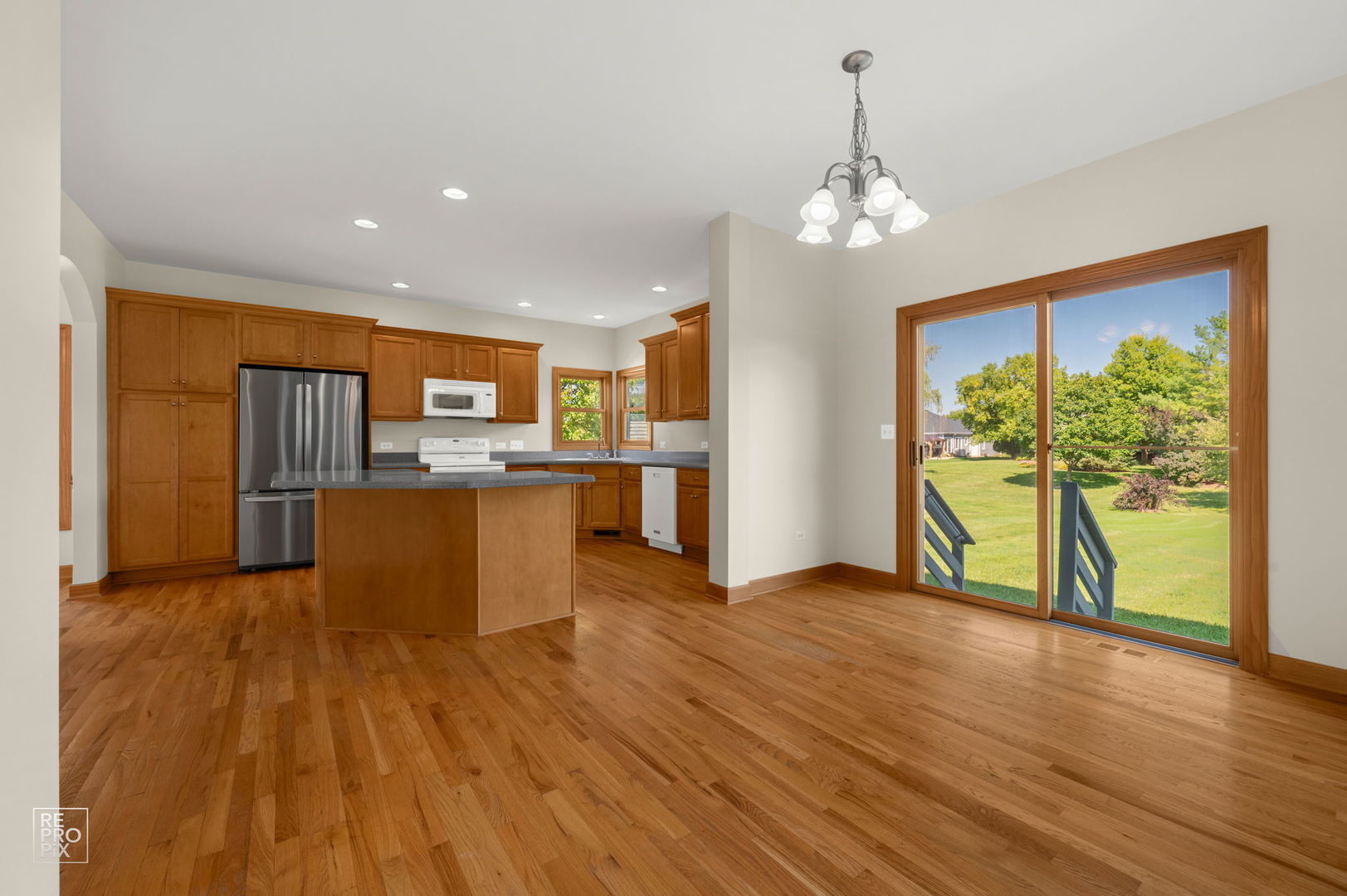 405 Sudbury Circle, Oswego, IL 60543