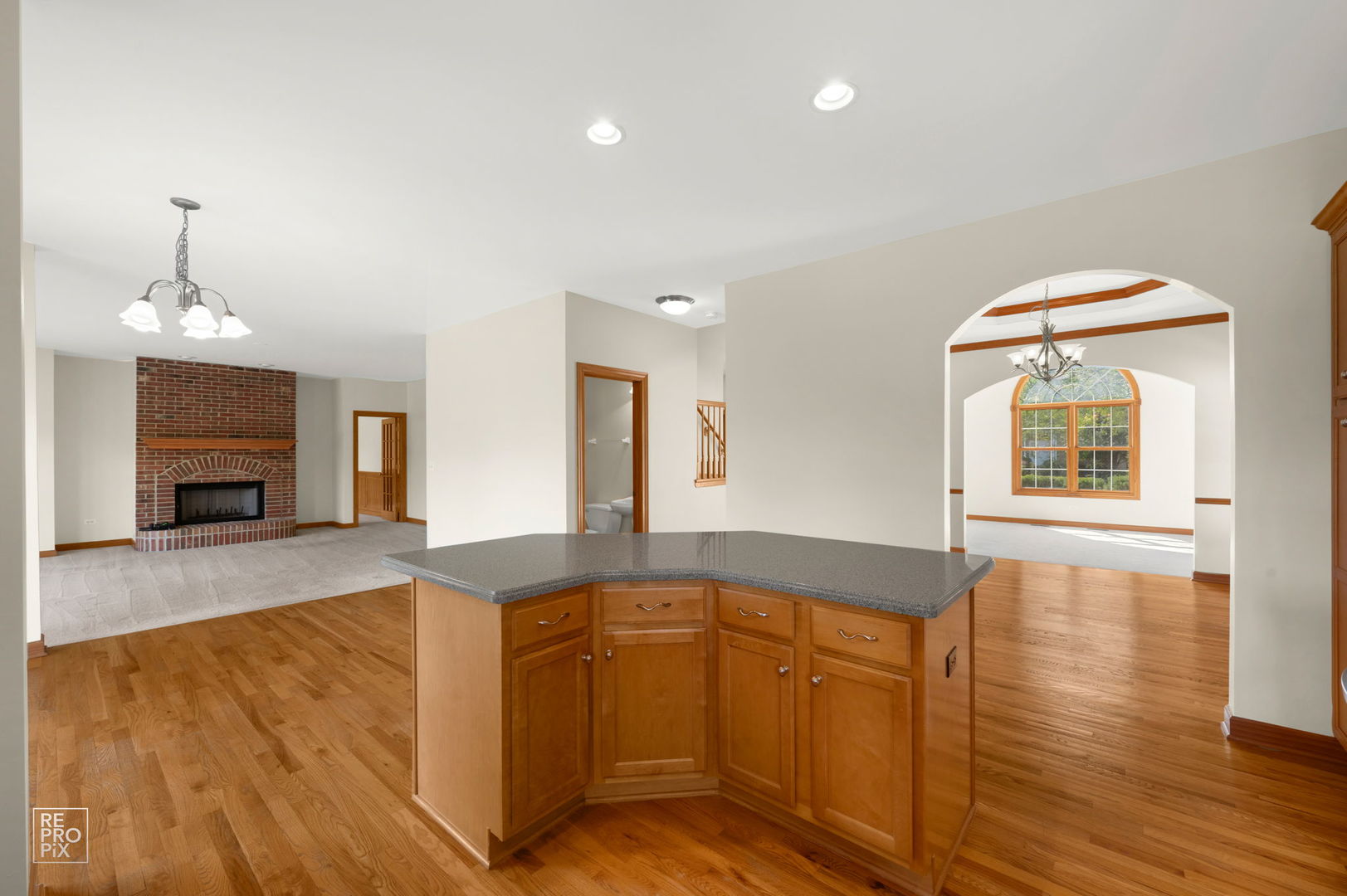 405 Sudbury Circle, Oswego, IL 60543