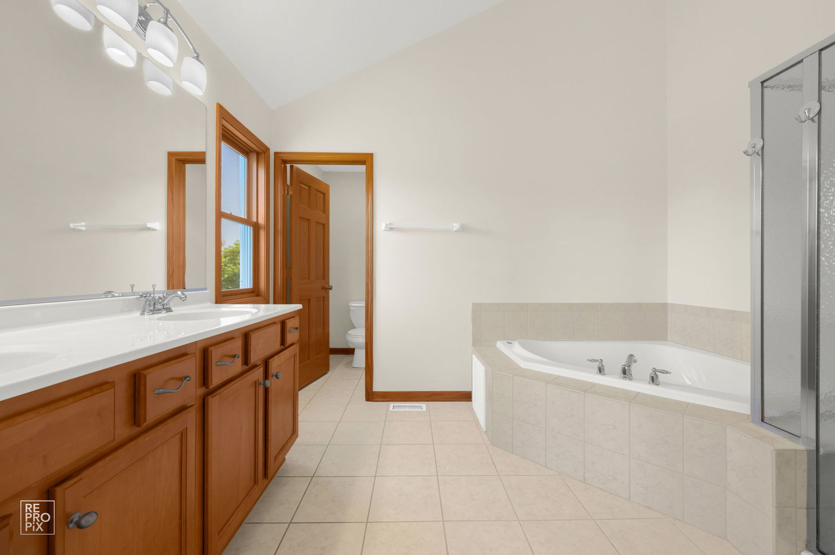 405 Sudbury Circle, Oswego, IL 60543