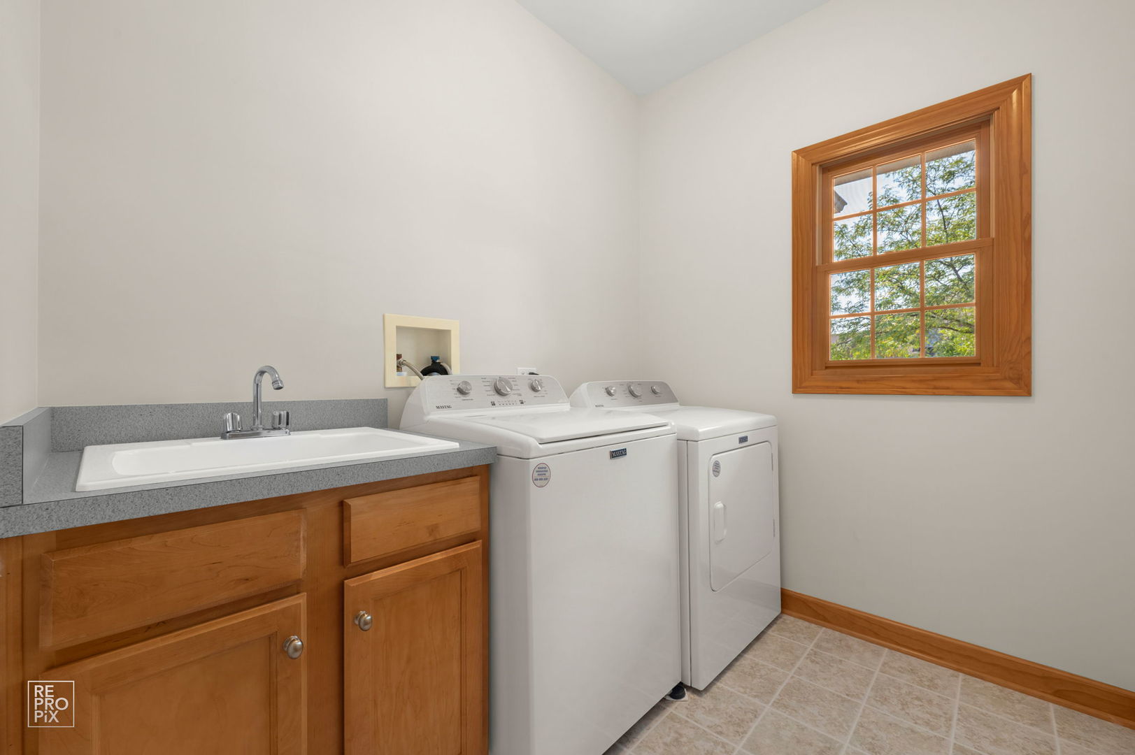 405 Sudbury Circle, Oswego, IL 60543