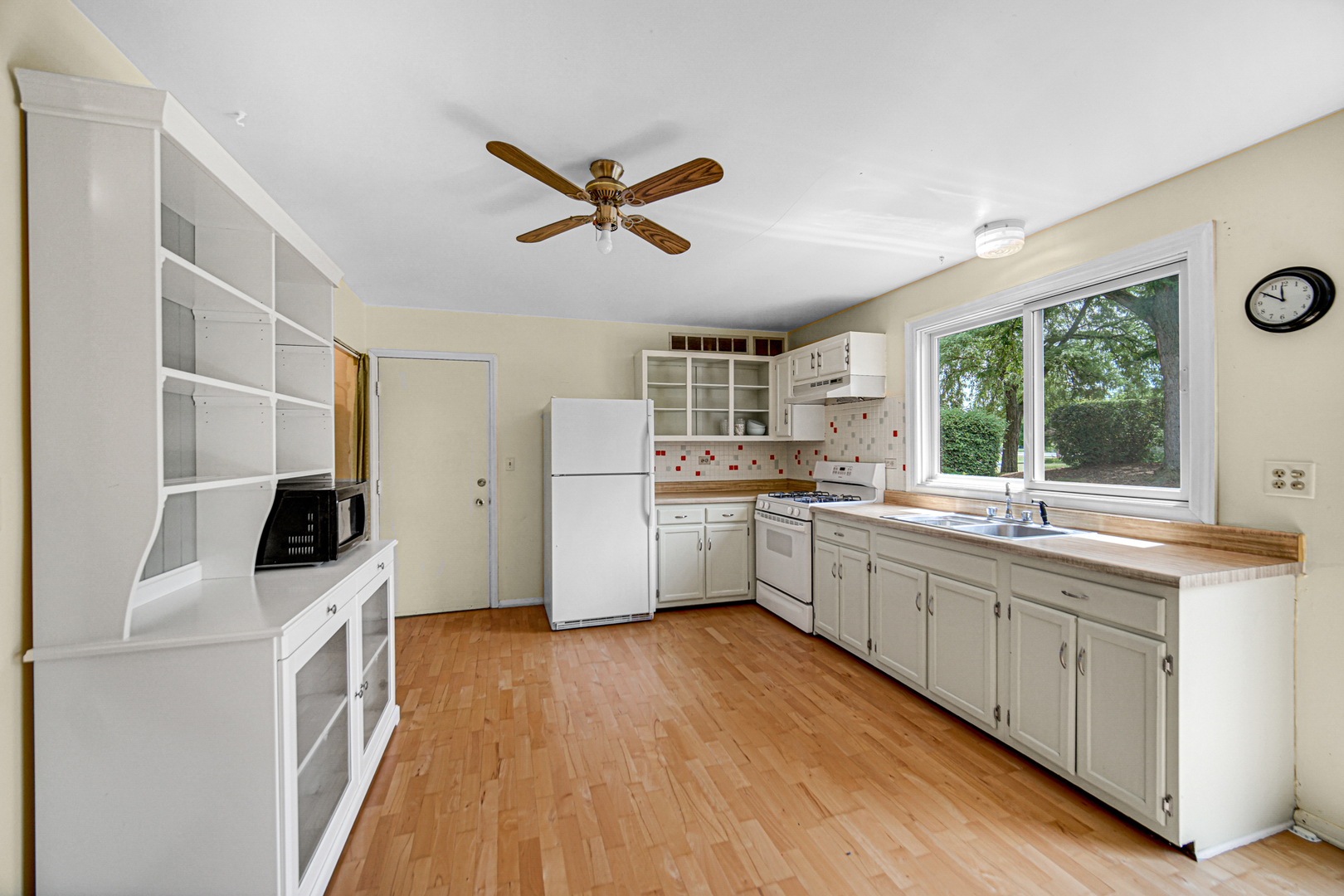 29W409 White Oak Drive, Warrenville, IL 60555