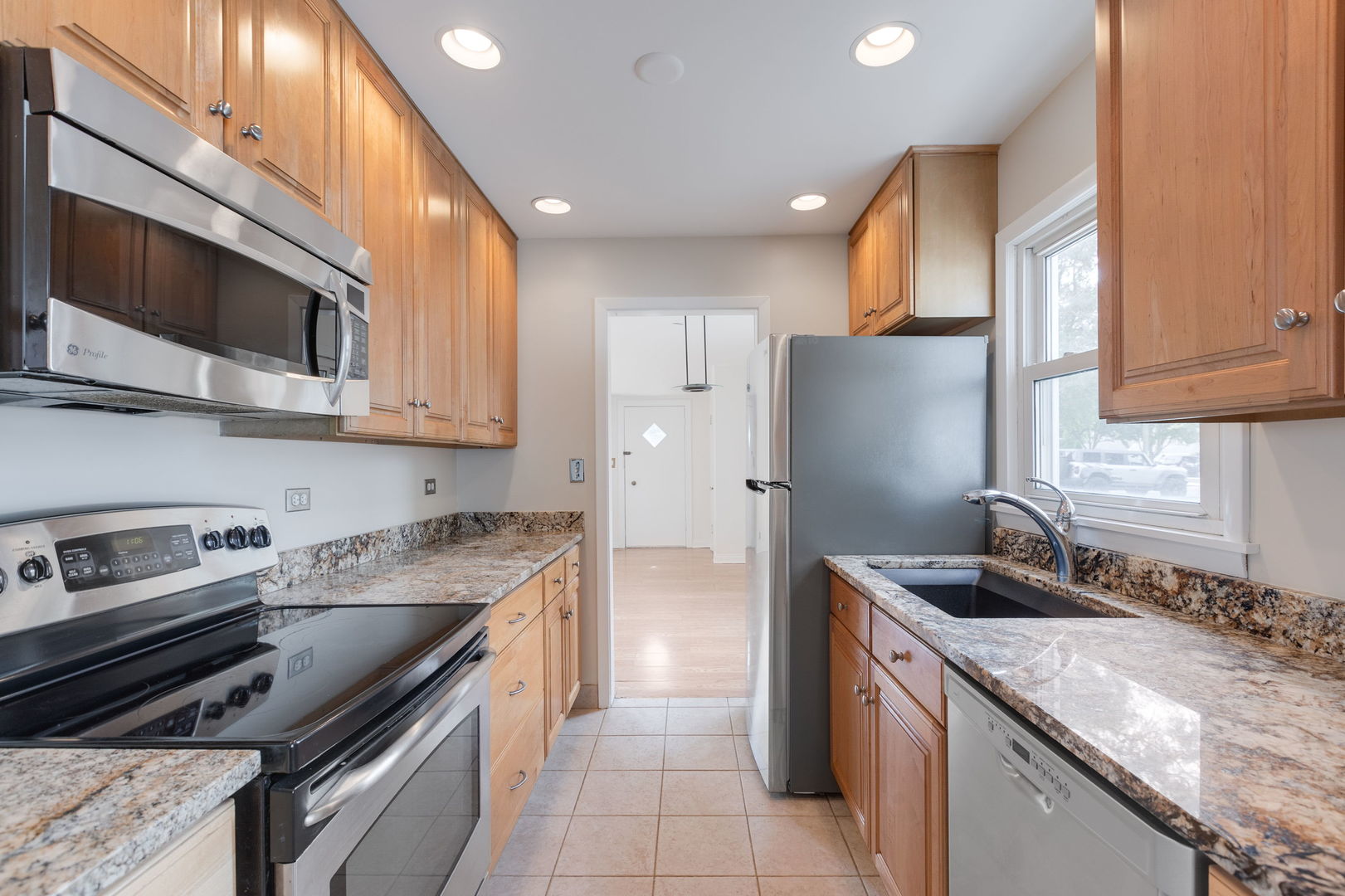 228 Woodlawn Drive, Mundelein, IL 60060