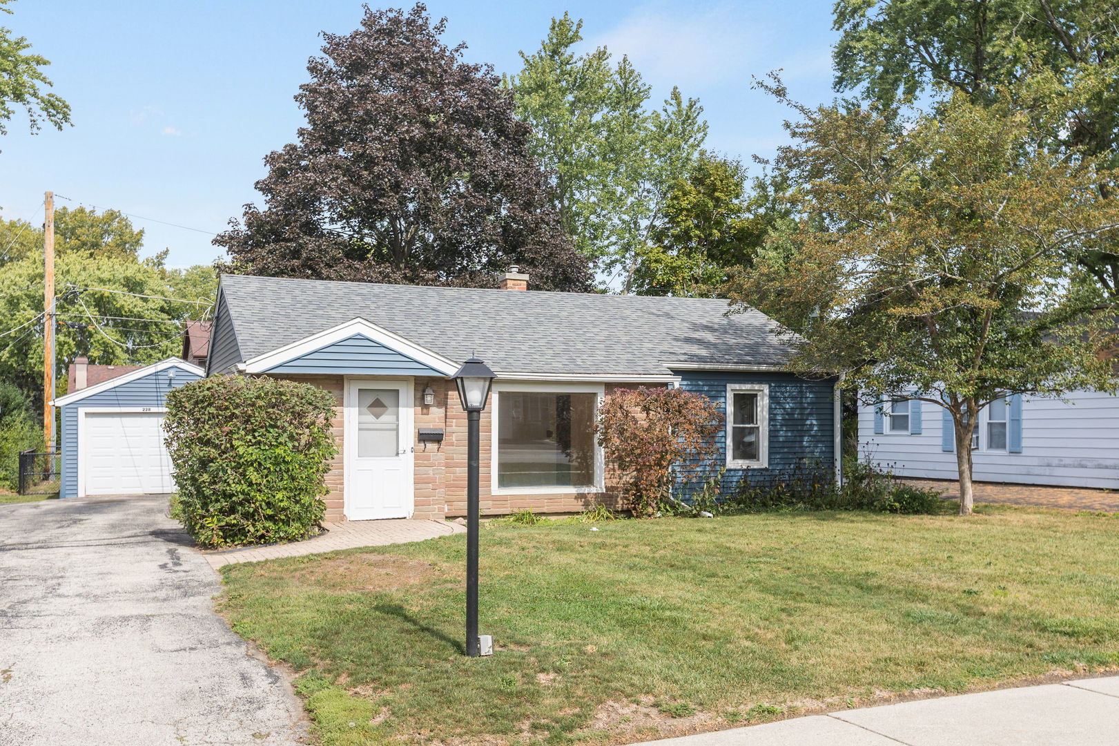 228 Woodlawn Drive, Mundelein, IL 60060