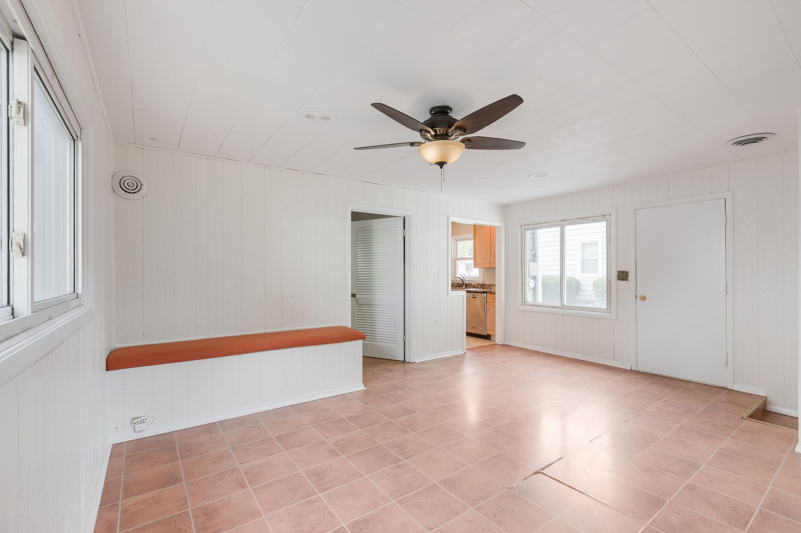 228 Woodlawn Drive, Mundelein, IL 60060