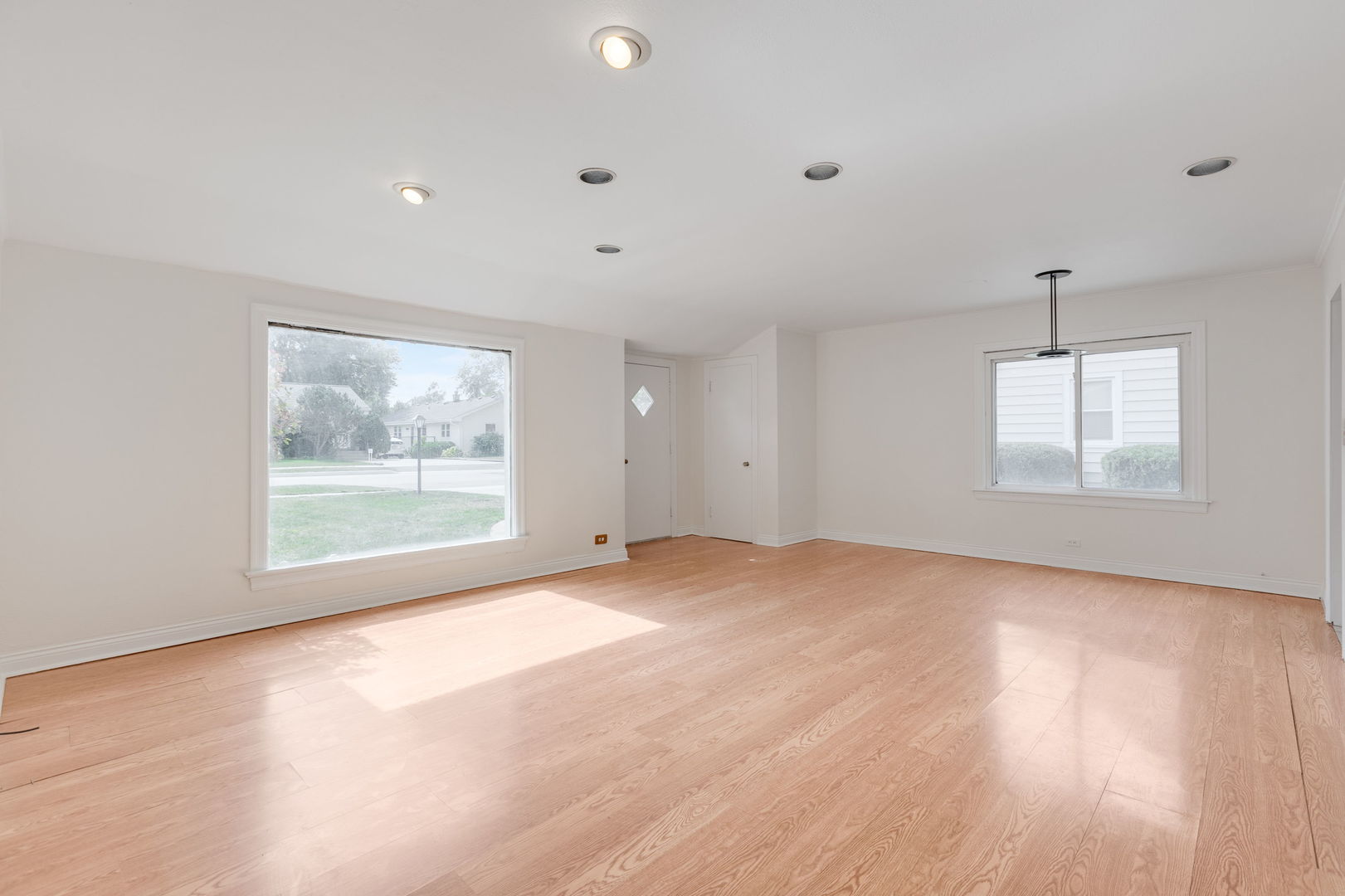 228 Woodlawn Drive, Mundelein, IL 60060