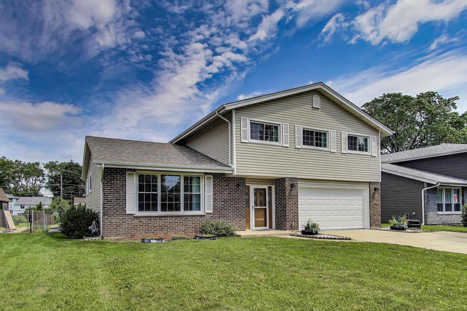 1912 E Camp Mcdonald Road, Mount Prospect, IL 60056