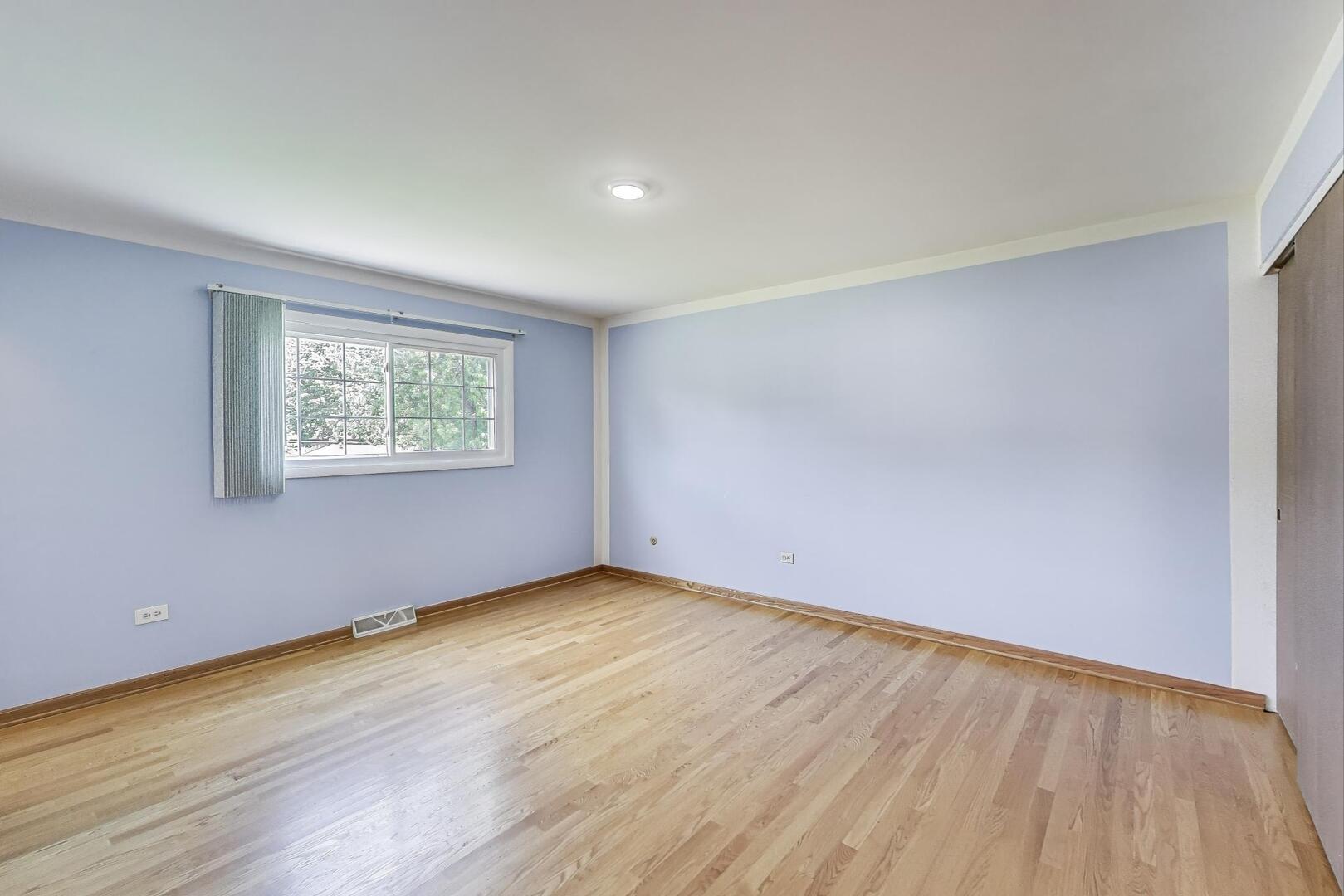 1912 E Camp Mcdonald Road, Mount Prospect, IL 60056