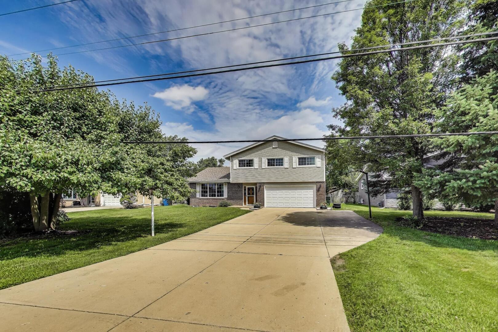 1912 E Camp Mcdonald Road, Mount Prospect, IL 60056