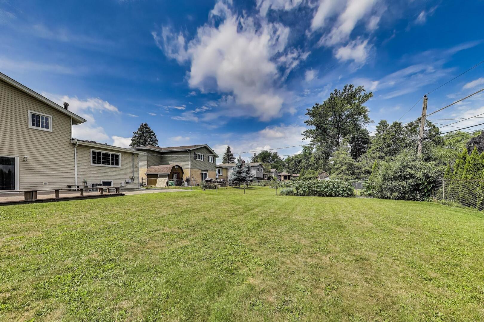 1912 E Camp Mcdonald Road, Mount Prospect, IL 60056