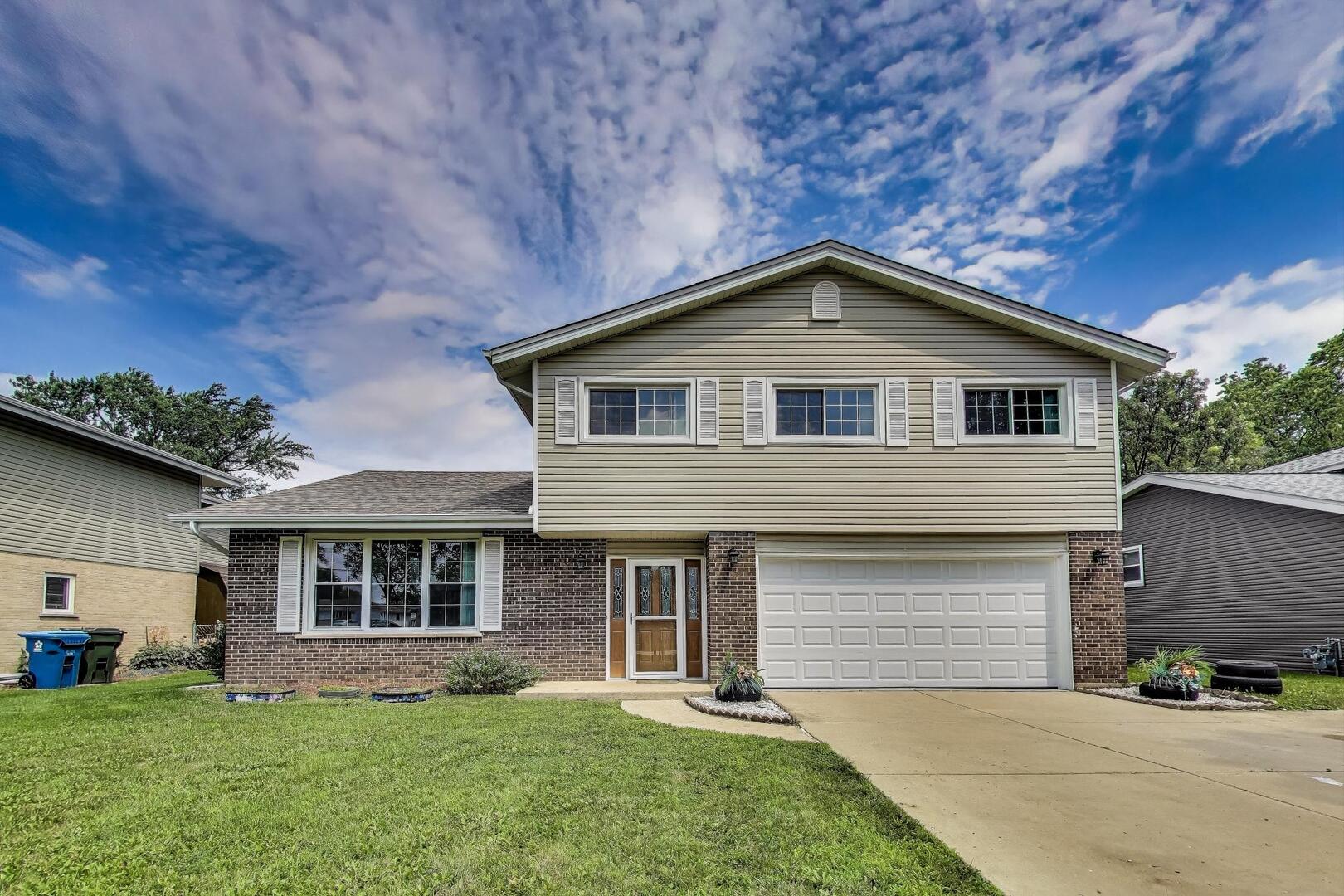 1912 E Camp Mcdonald Road, Mount Prospect, IL 60056