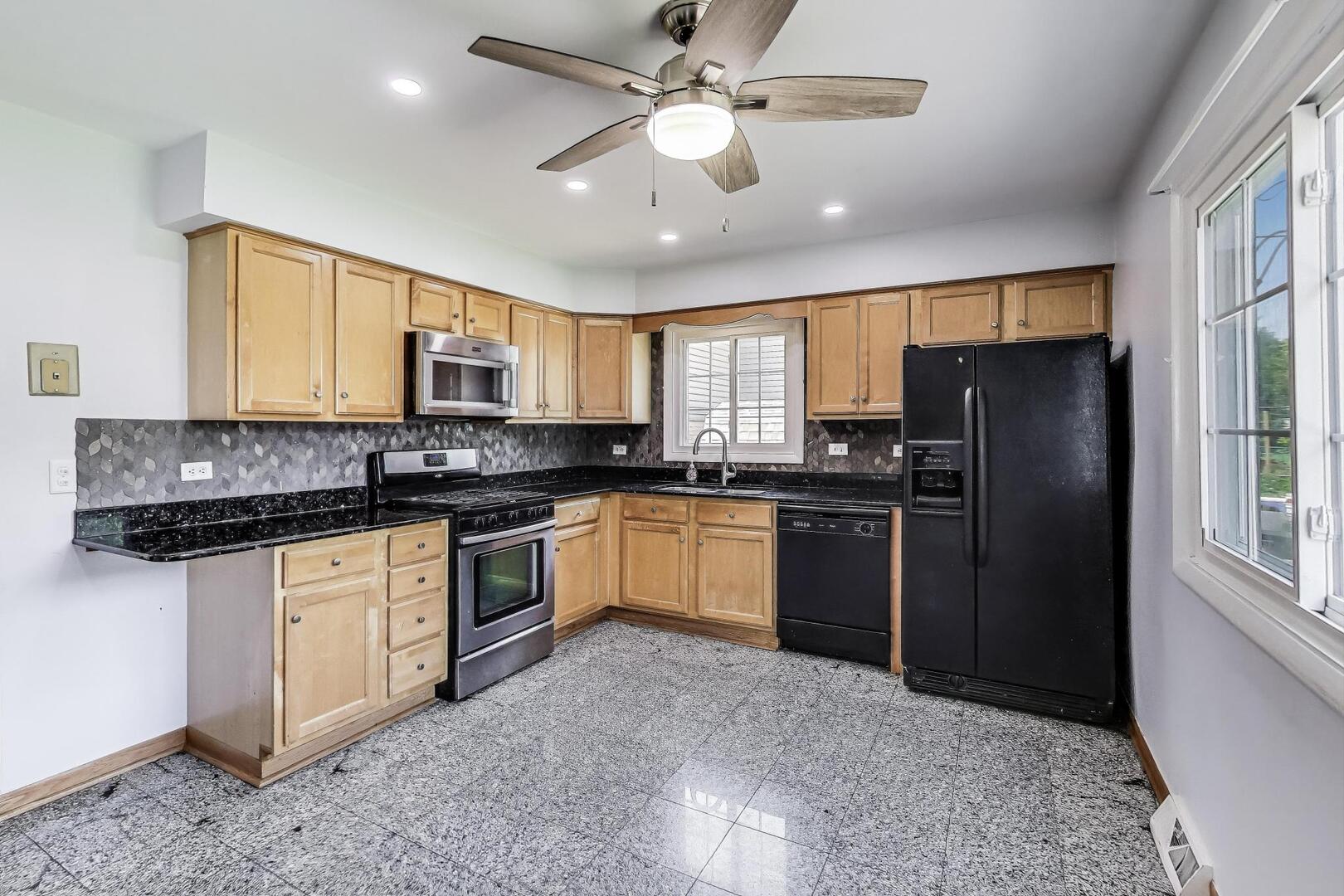 1912 E Camp Mcdonald Road, Mount Prospect, IL 60056