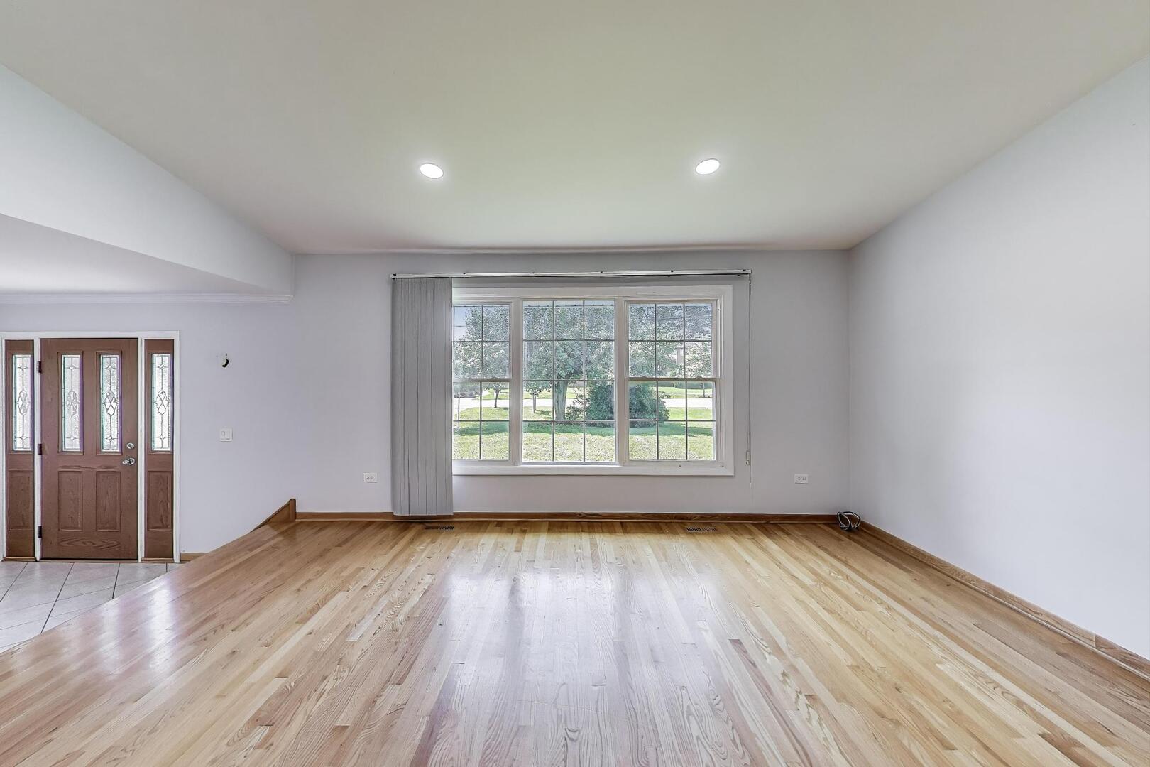 1912 E Camp Mcdonald Road, Mount Prospect, IL 60056