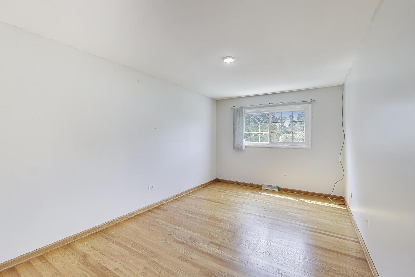 1912 E Camp Mcdonald Road, Mount Prospect, IL 60056