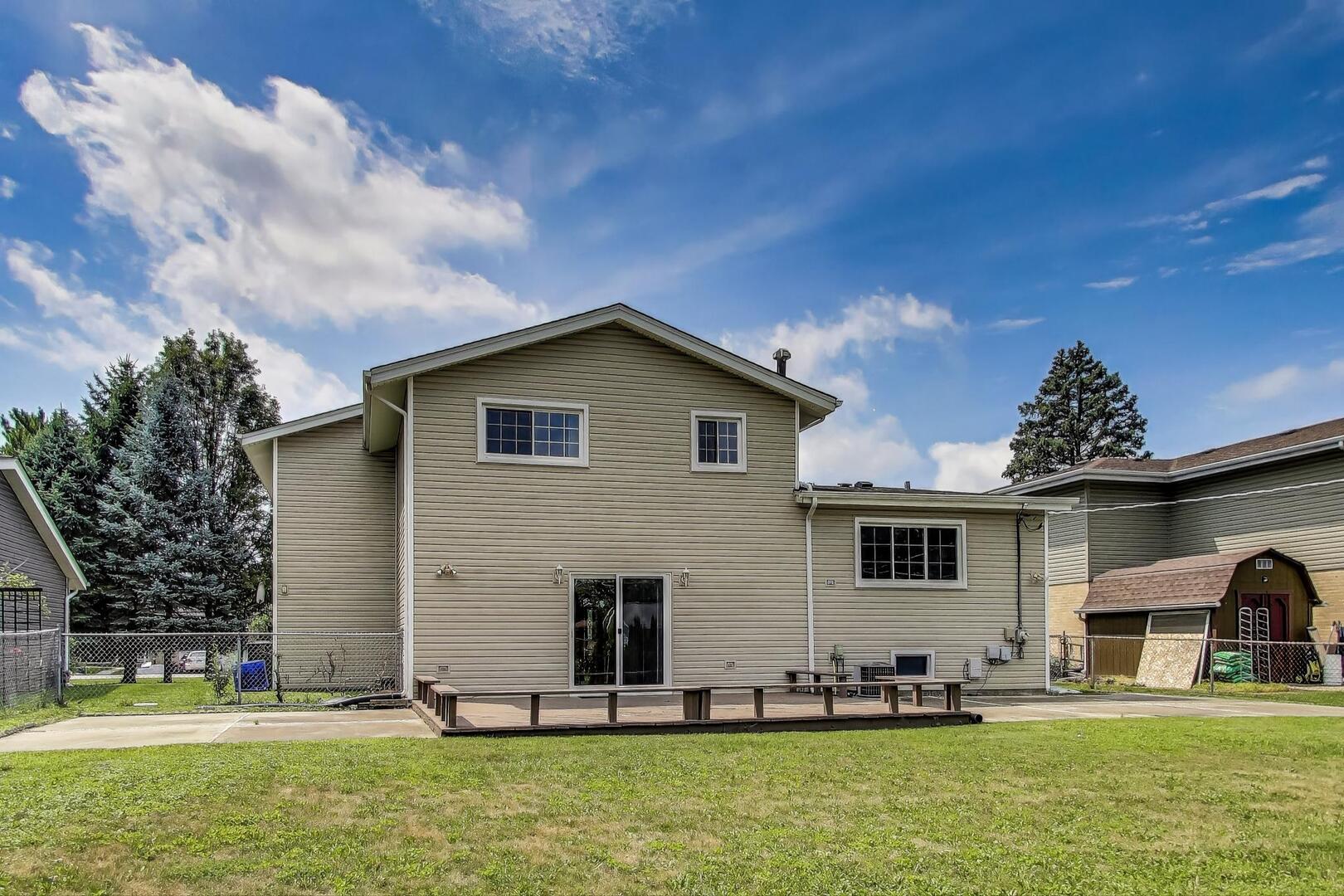 1912 E Camp Mcdonald Road, Mount Prospect, IL 60056