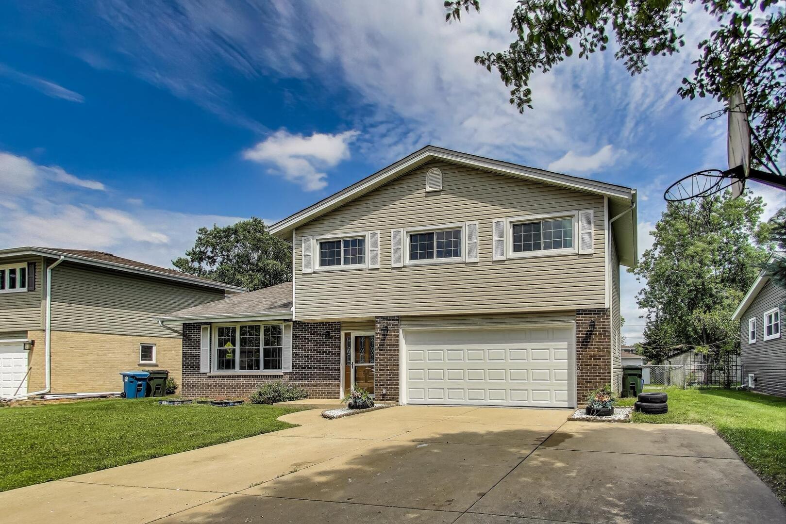 1912 E Camp Mcdonald Road, Mount Prospect, IL 60056