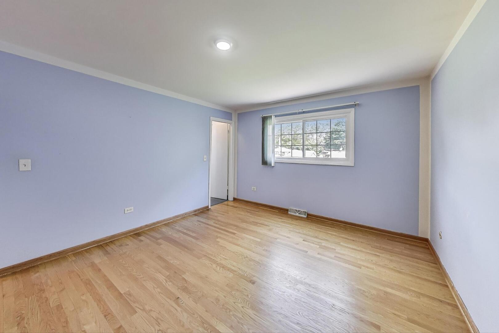 1912 E Camp Mcdonald Road, Mount Prospect, IL 60056