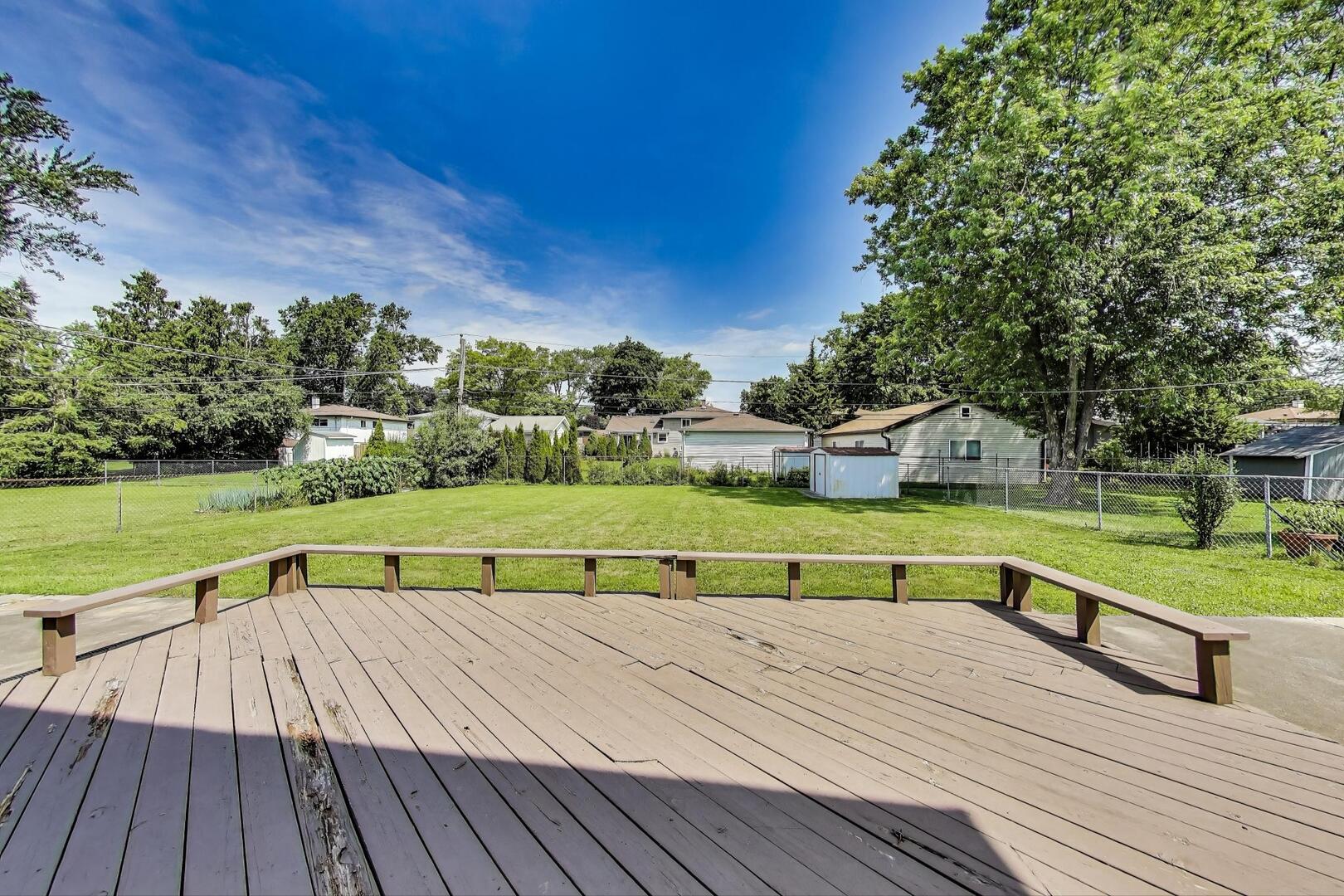 1912 E Camp Mcdonald Road, Mount Prospect, IL 60056
