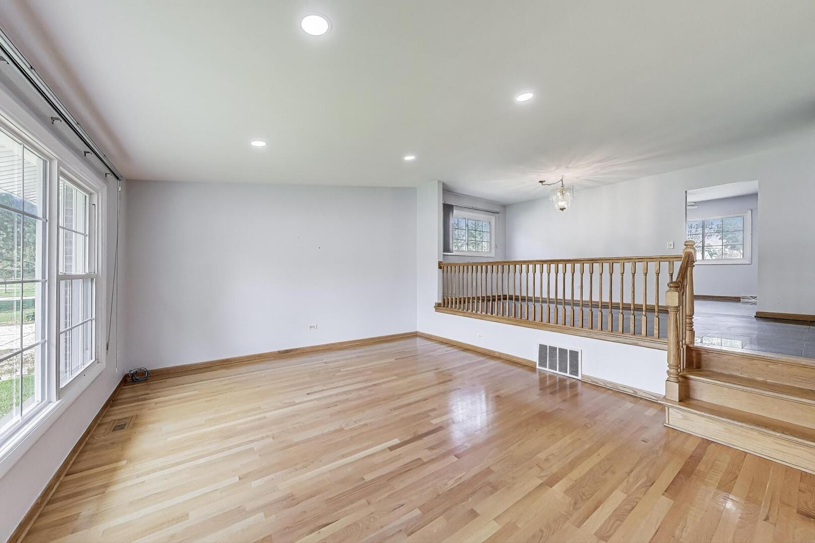 1912 E Camp Mcdonald Road, Mount Prospect, IL 60056