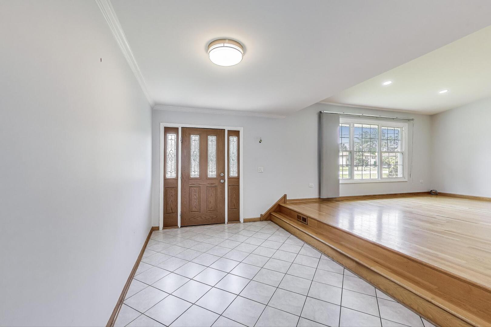 1912 E Camp Mcdonald Road, Mount Prospect, IL 60056