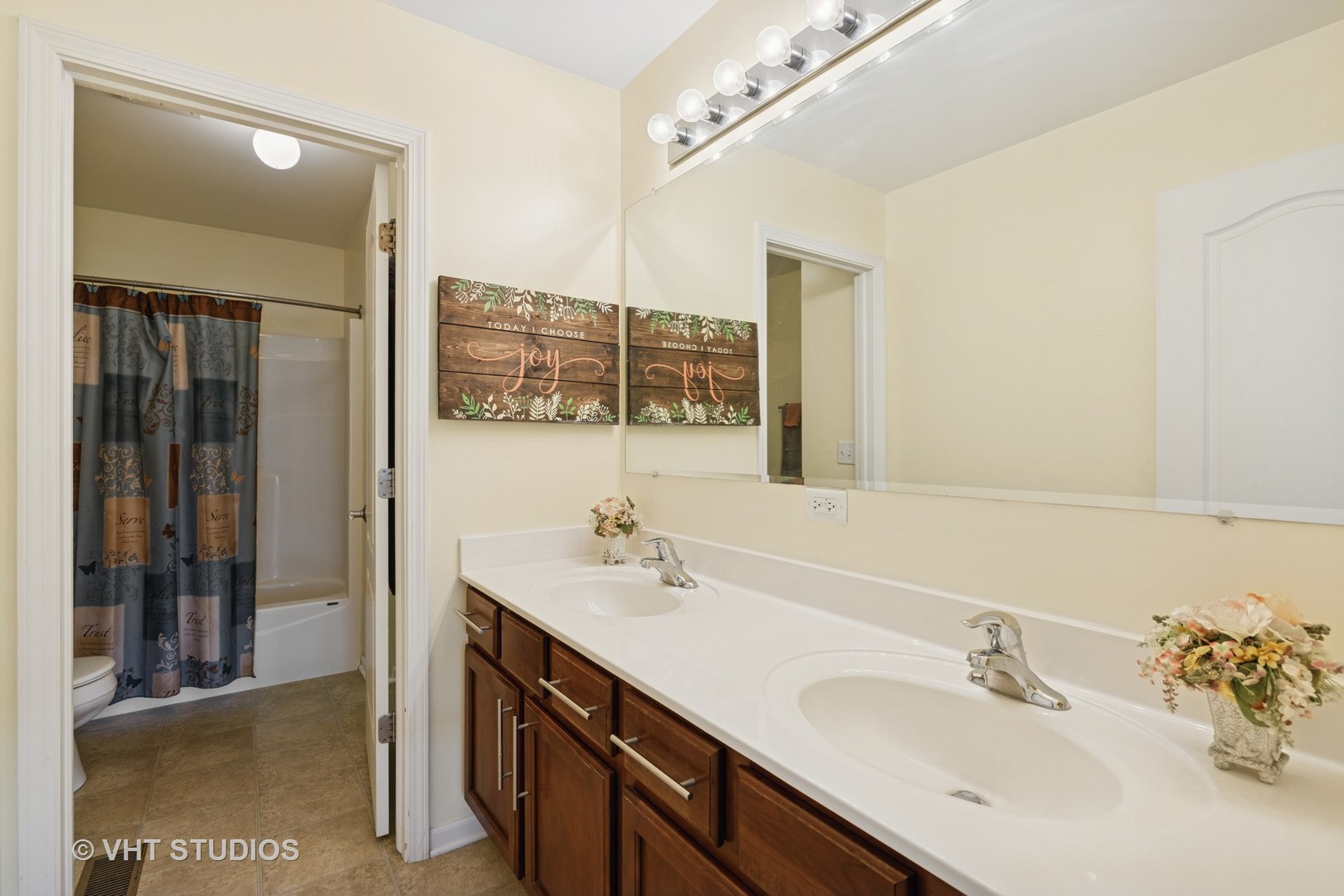 11581 BEACON Avenue, Huntley, IL 60142