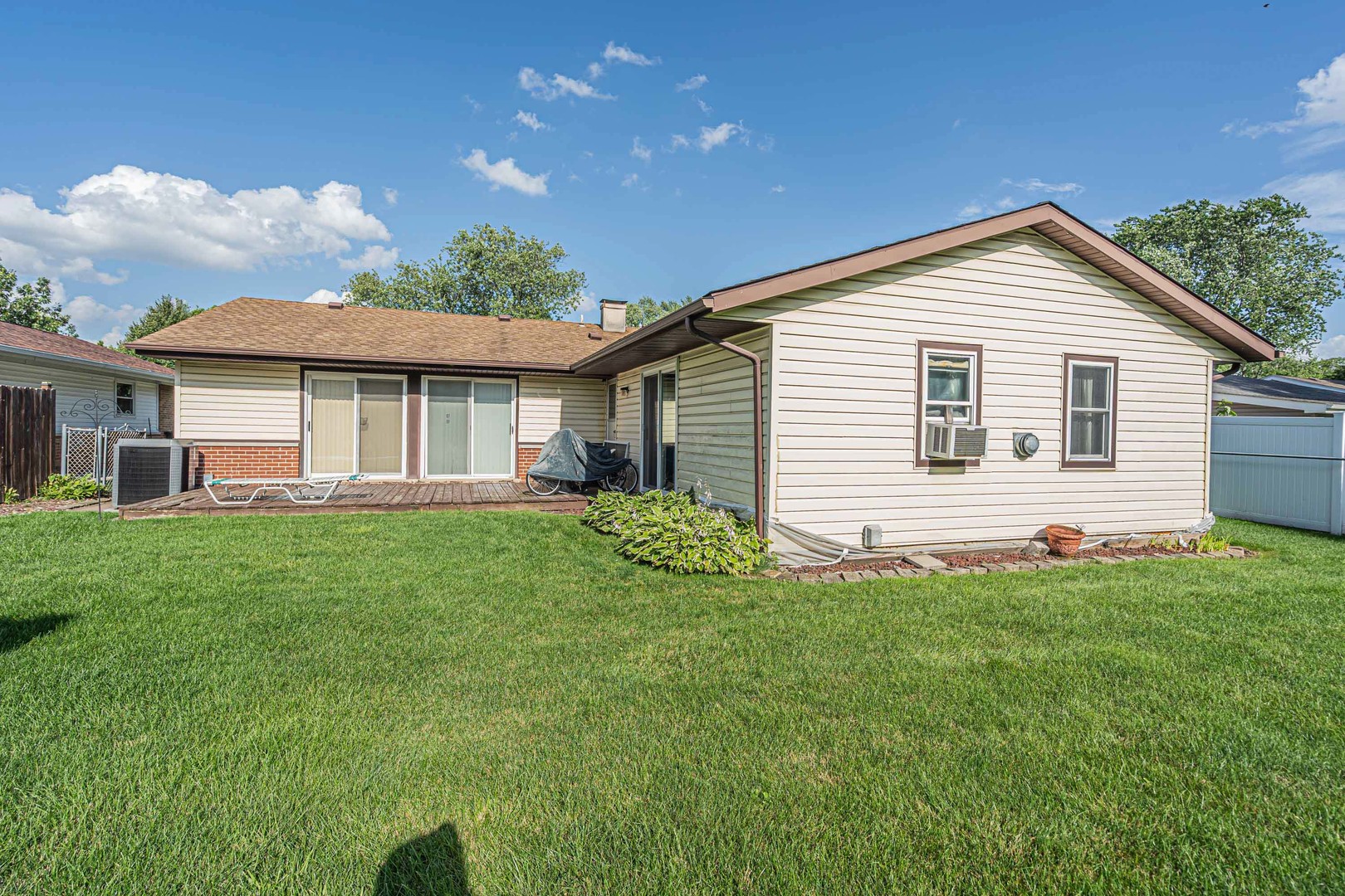 78 RIDGEWOOD Road, Elk Grove Village, IL 60007