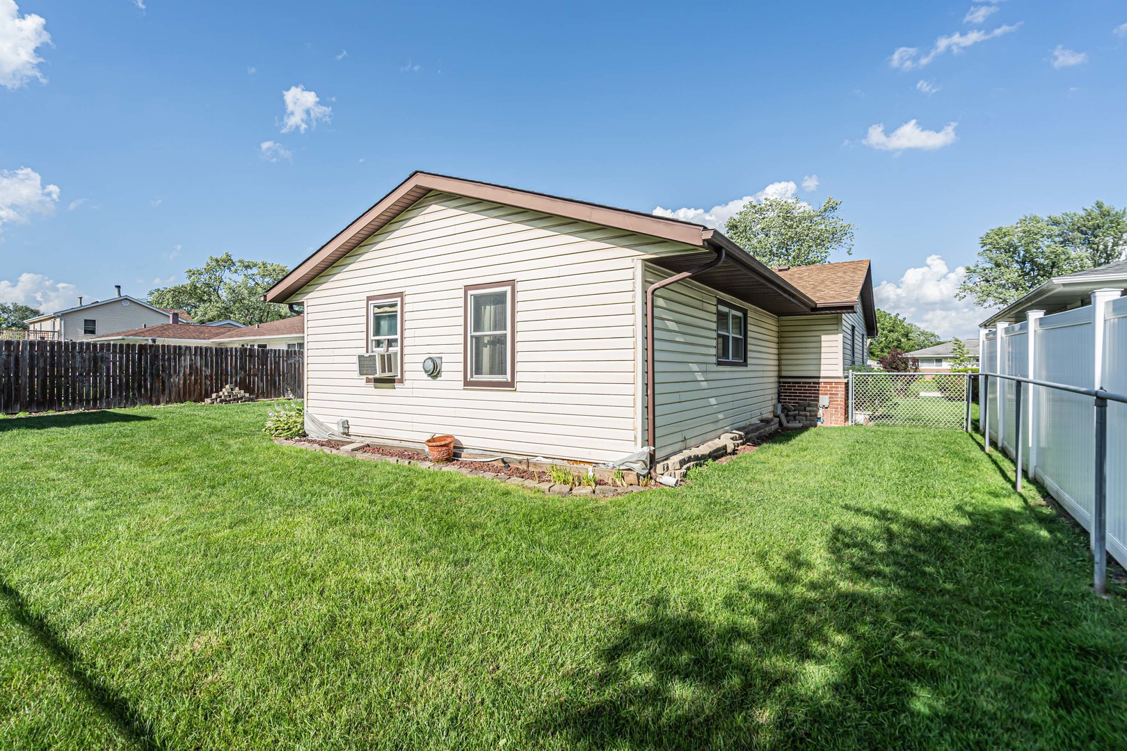78 RIDGEWOOD Road, Elk Grove Village, IL 60007