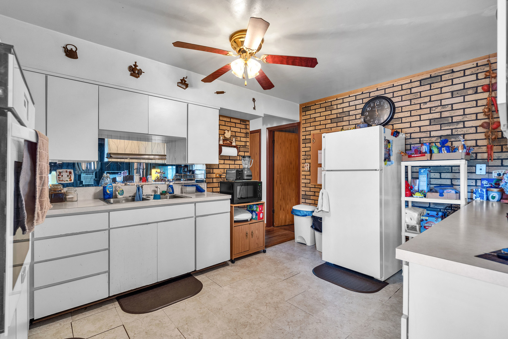 78 RIDGEWOOD Road, Elk Grove Village, IL 60007
