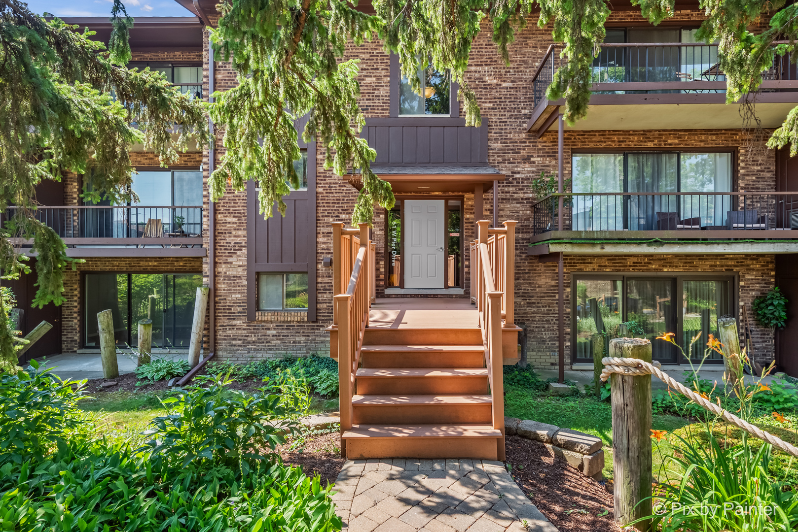 61 W Pier Drive #201, Westmont, IL 60559