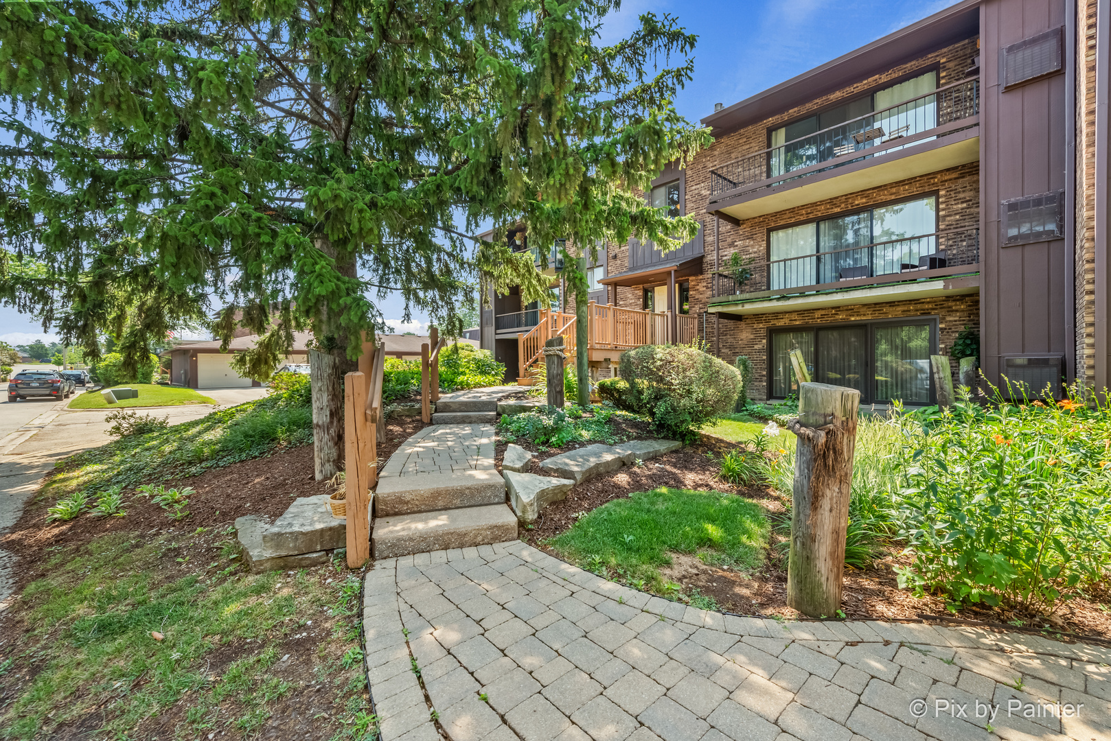61 W Pier Drive #201, Westmont, IL 60559