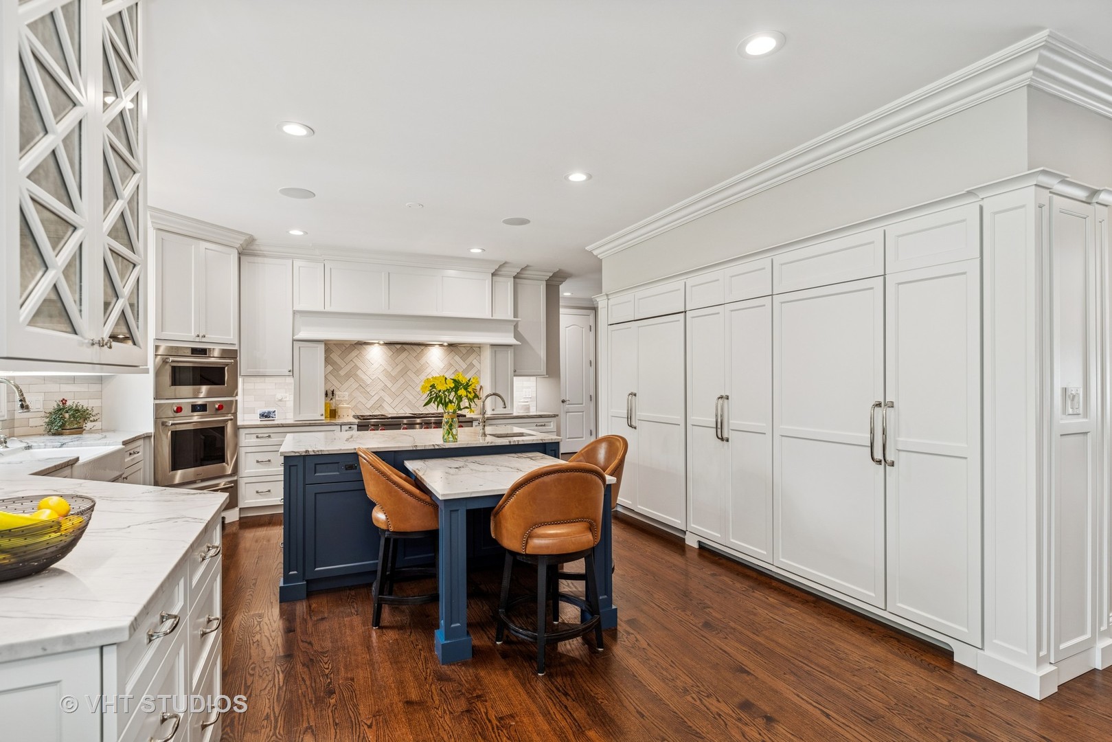 1305 Gavin Court, Lake Forest, IL 60045