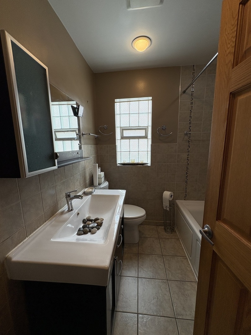 2856 W 84th Place, Chicago, IL 60652