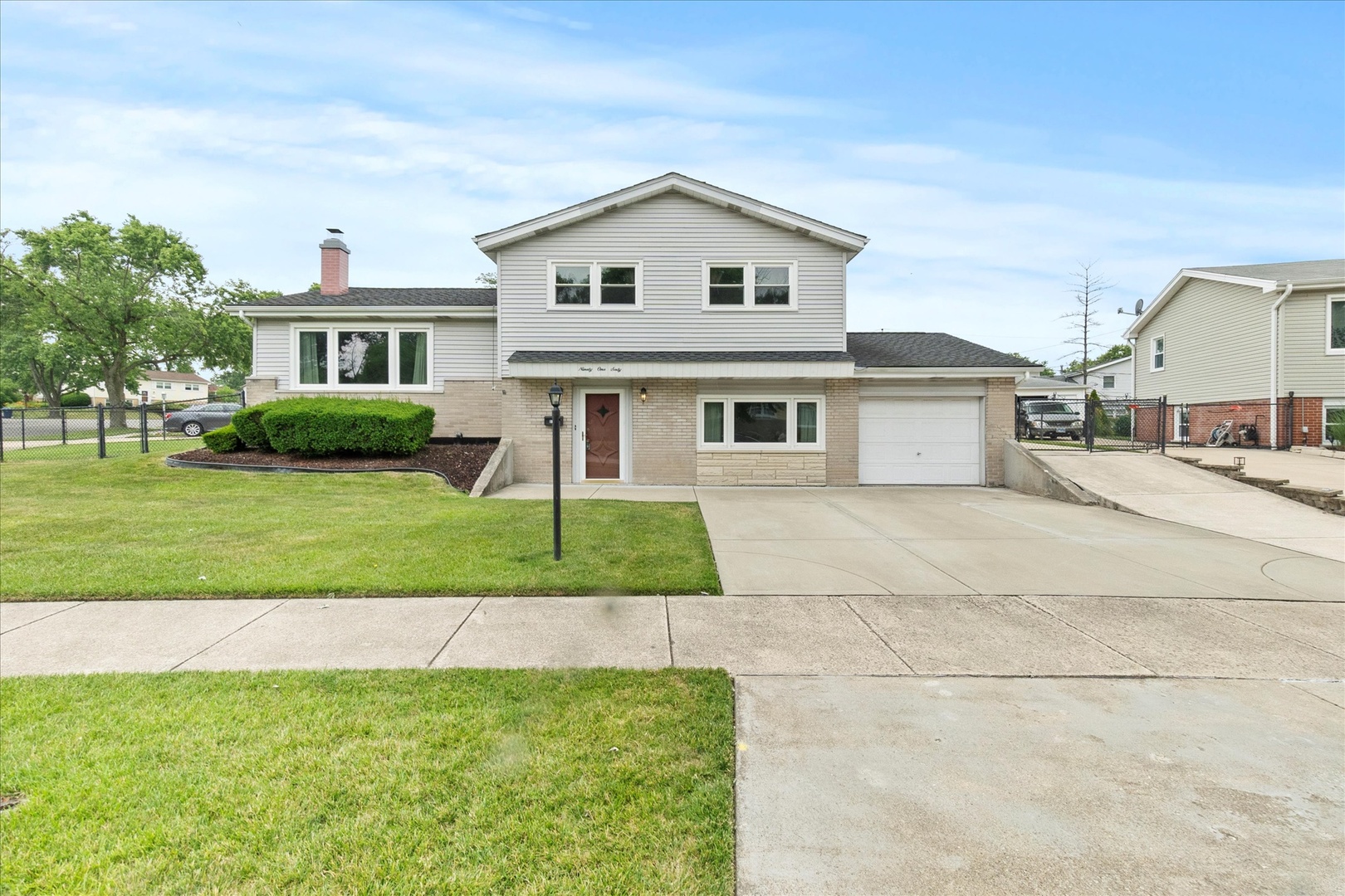 9160 S 88th Court, Hickory Hills, IL 60457