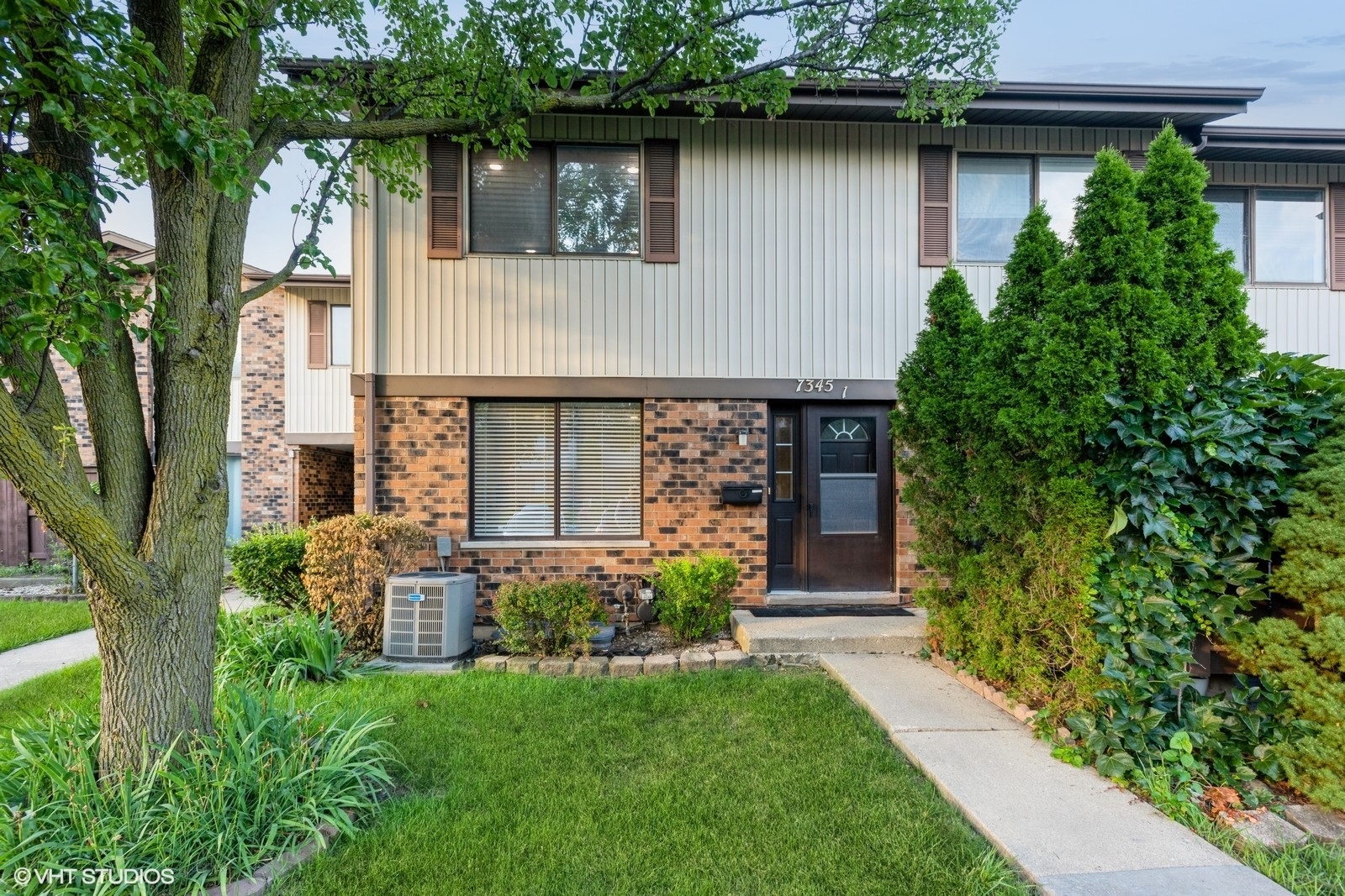 7345 Winthrop Way #1, Downers Grove, IL 60516