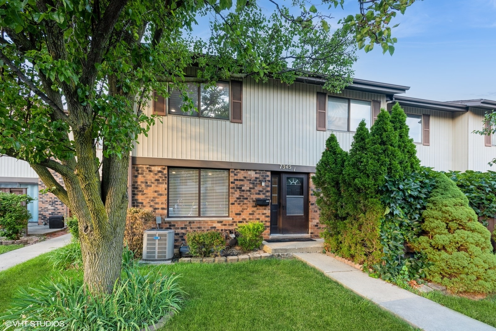 7345 Winthrop Way #1, Downers Grove, IL 60516