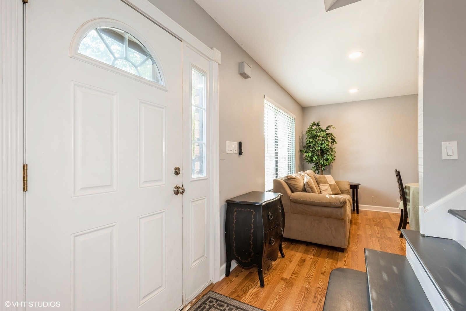 7345 Winthrop Way #1, Downers Grove, IL 60516
