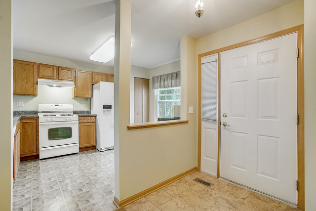 2314 Woodside Drive, Carpentersville, IL 60110