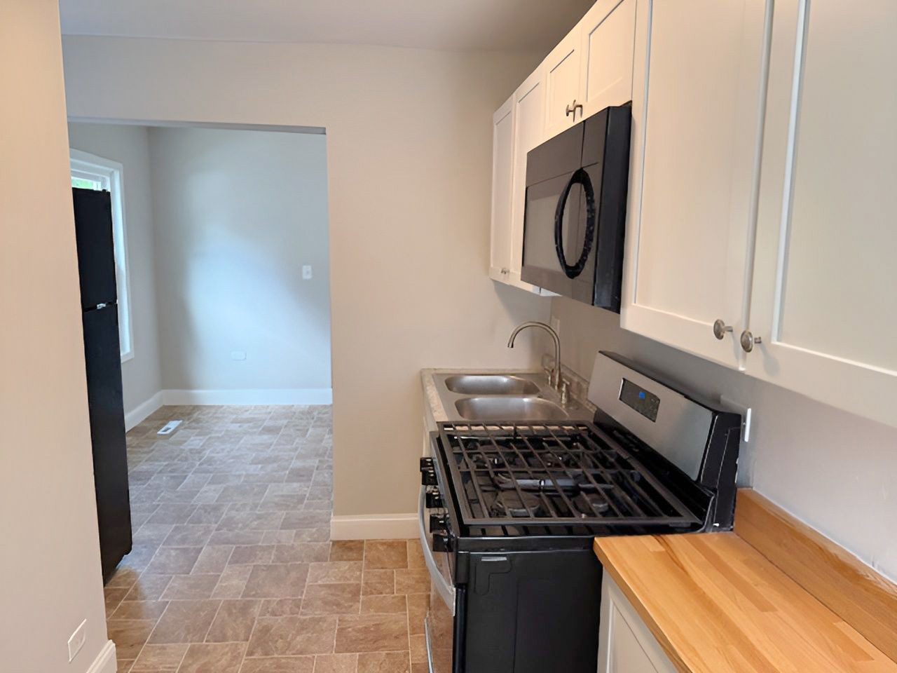 1023 N Elmwood Avenue, Waukegan, IL 60085