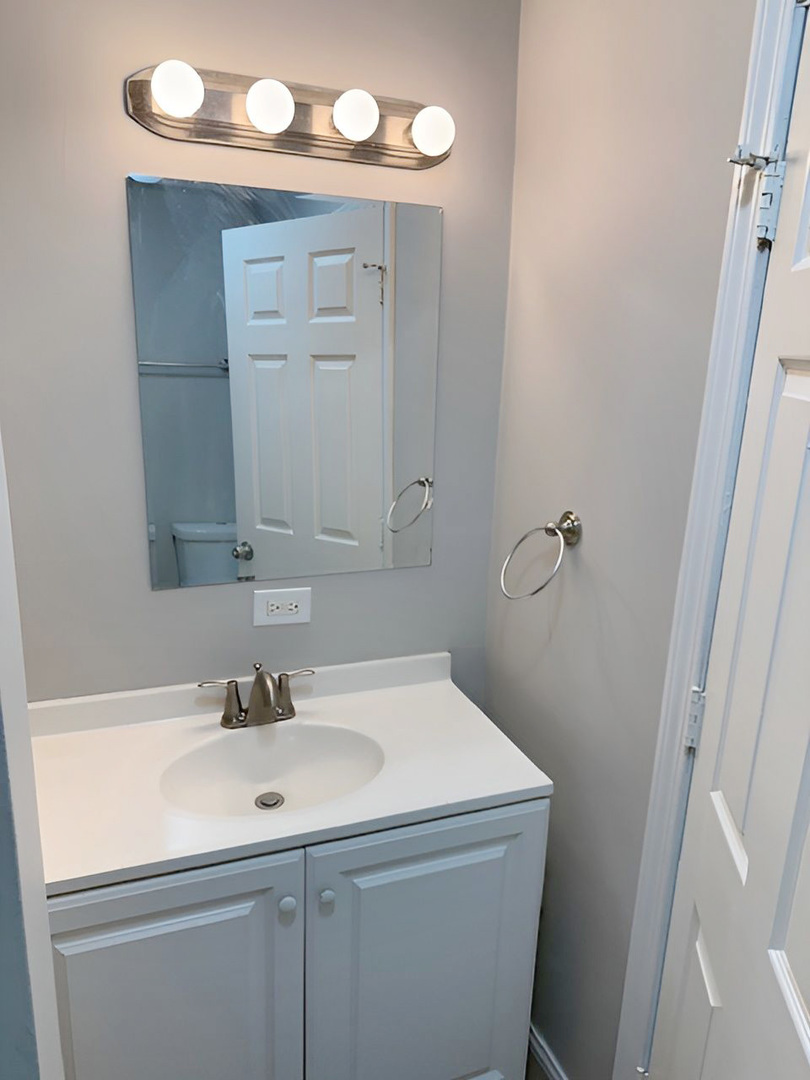 1023 N Elmwood Avenue, Waukegan, IL 60085