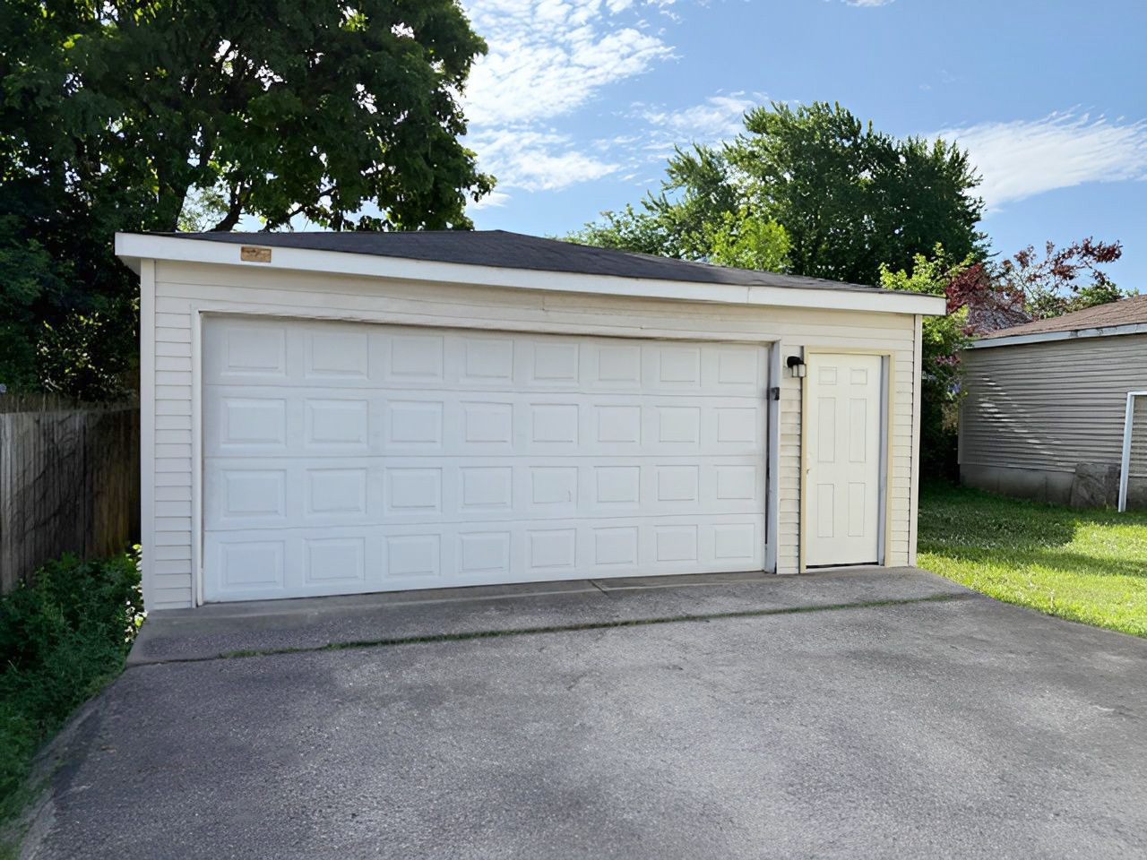 1023 N Elmwood Avenue, Waukegan, IL 60085